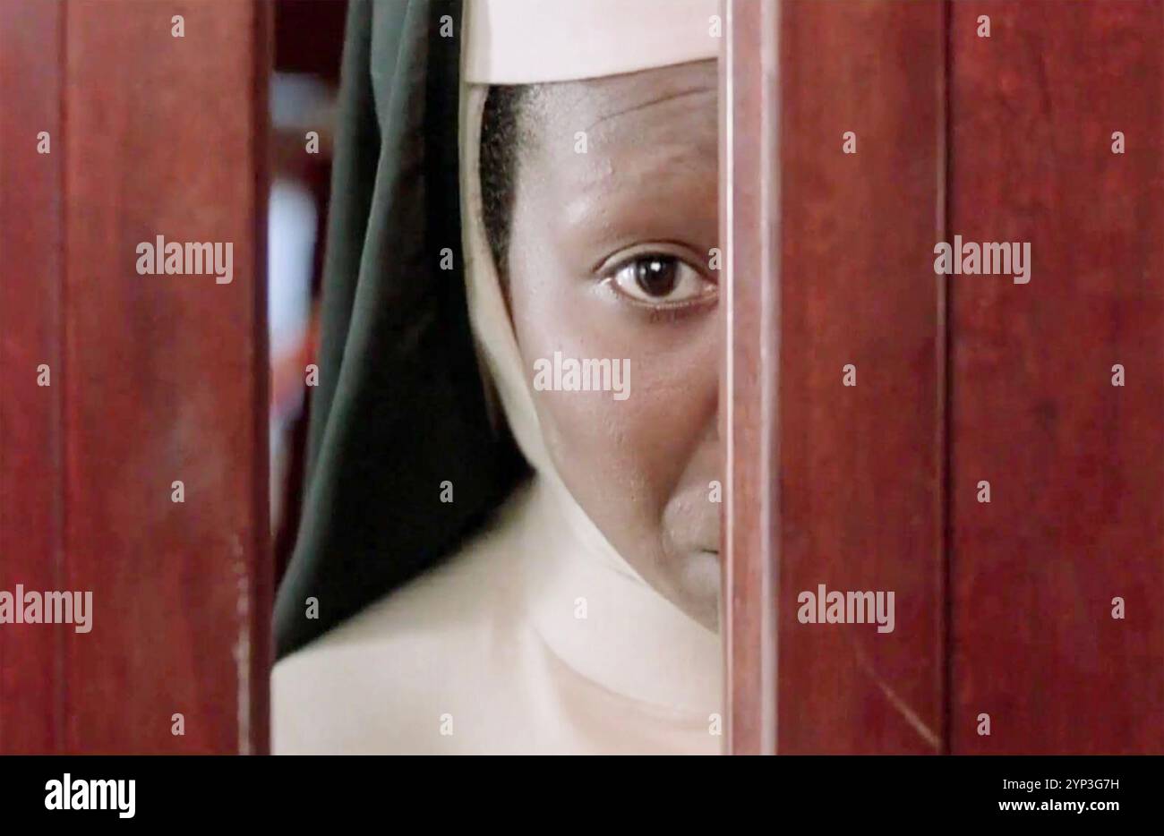 SISTER ACT 2: BACK IN THE HABIT 1993 Buena Vista Pictures Distribution film con Whoopi Goldberg nel ruolo di Sister Mary Clarence/Deloris Wilson-Van Cartier Foto Stock