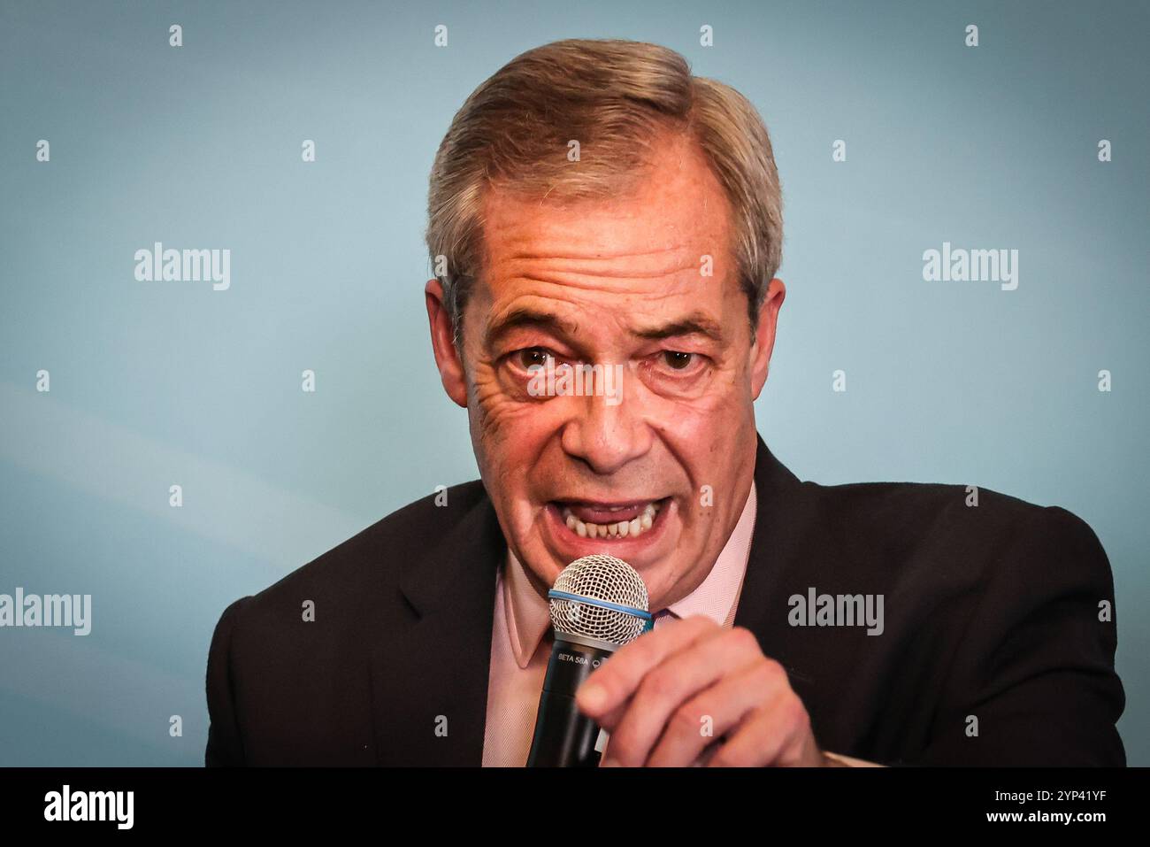 Londra, Regno Unito. 28 novembre 2024. Nigel Farage. Reform UK ospita una conferenza stampa in un hotel nel centro di Londra sulla crescita del partito, la professionalizzazione e l'annuncio che l'ex parlamentare del Partito Conservatore, signora Andrea Jenkyns, si è unita a Reform UK con l'intenzione di diventare sindaco del Greater Lincolnshire. Nigel Farage, deputato Clacton, Zia Yusuf, presidente di Reform UK e Richard Tice, deputato Boston e Skegness sono presenti. Credito: Imageplotter/EMPICS/Alamy Live News Foto Stock