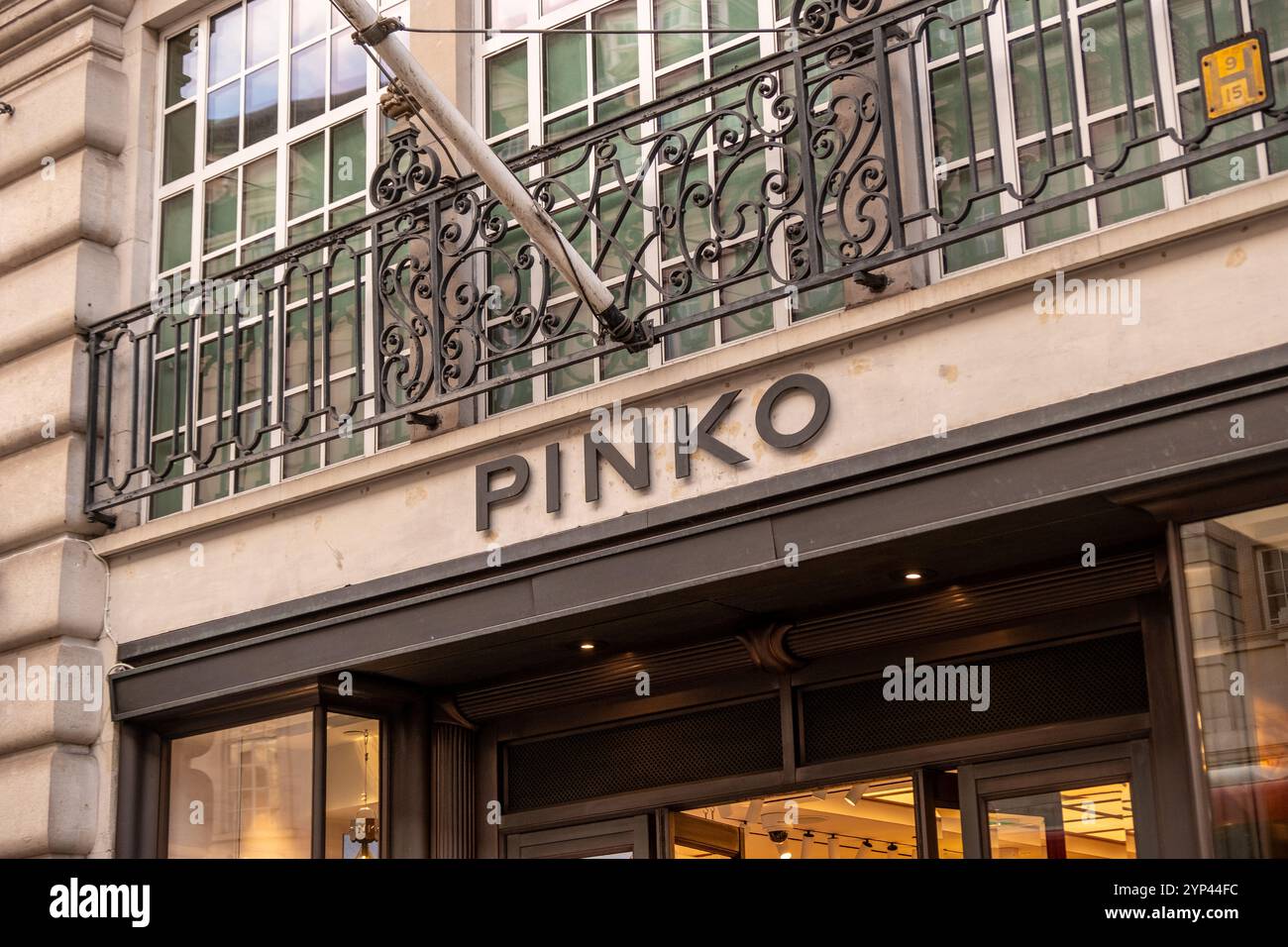 LONDRA - 25 NOVEMBRE 2024: Pinko, negozio di moda su Regent Street, strada dello shopping Foto Stock