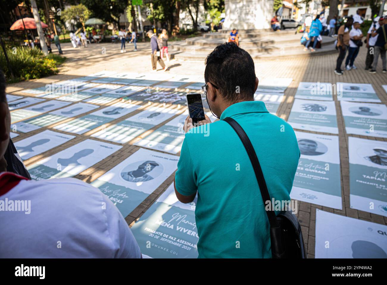 Medellin, Colombia. 7 febbraio 2024. I firmatari della pace commemorano gli 8 anni dell'accordo di pace tra il governo colombiano e l'ex guerriglia delle FARC-EP il 25 novembre 2024 a Medellin, Colombia. Foto di: Juan J. Eraso/Long Visual Press credito: Long Visual Press/Alamy Live News Foto Stock