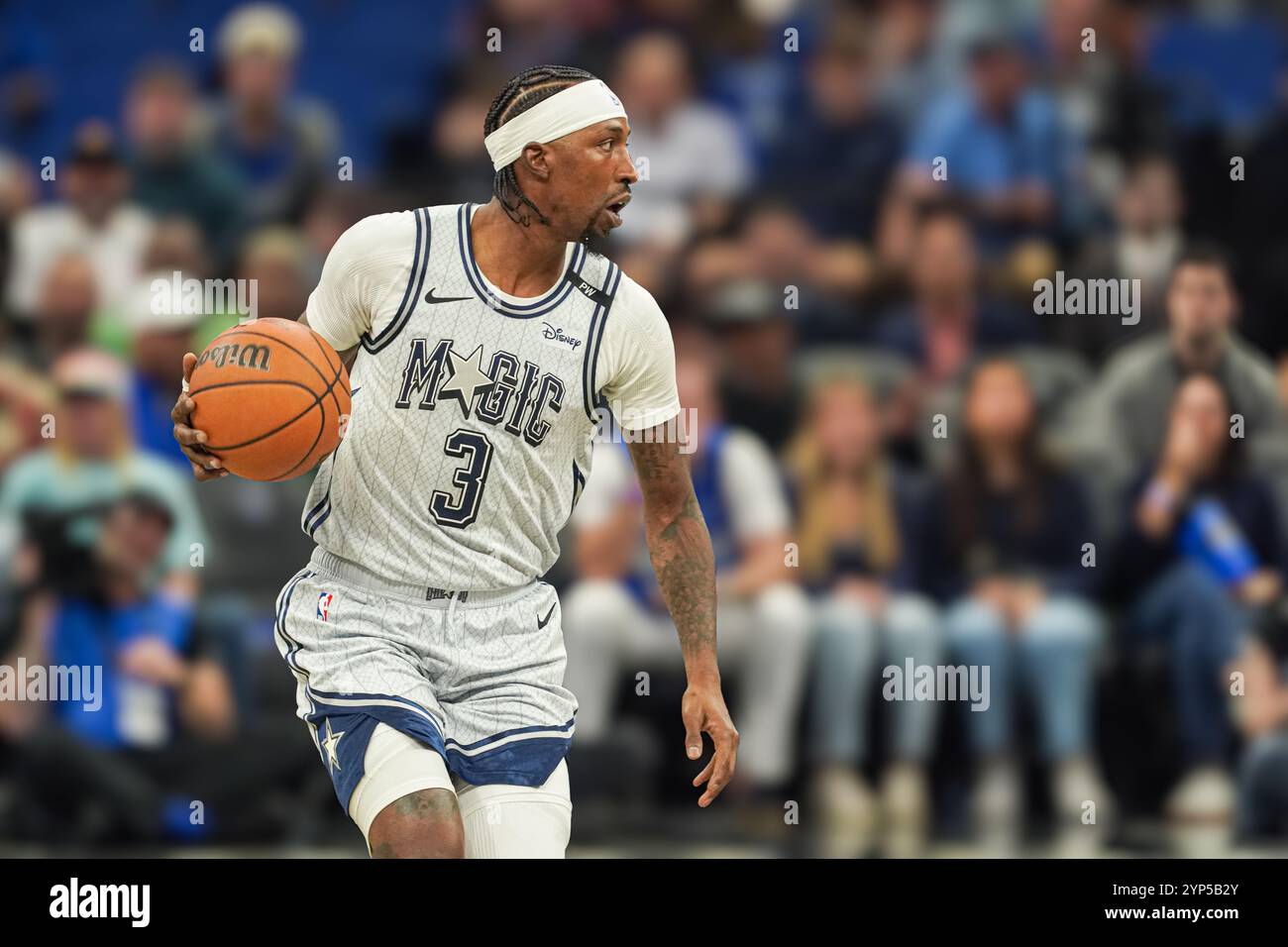 Orlando, Florida, Stati Uniti, 27 novembre 2024, Orlando Magic's Kentavious Caldwell-Pope 33 al Kia Center. (Foto: Marty Jean-Louis/Alamy Live News Foto Stock