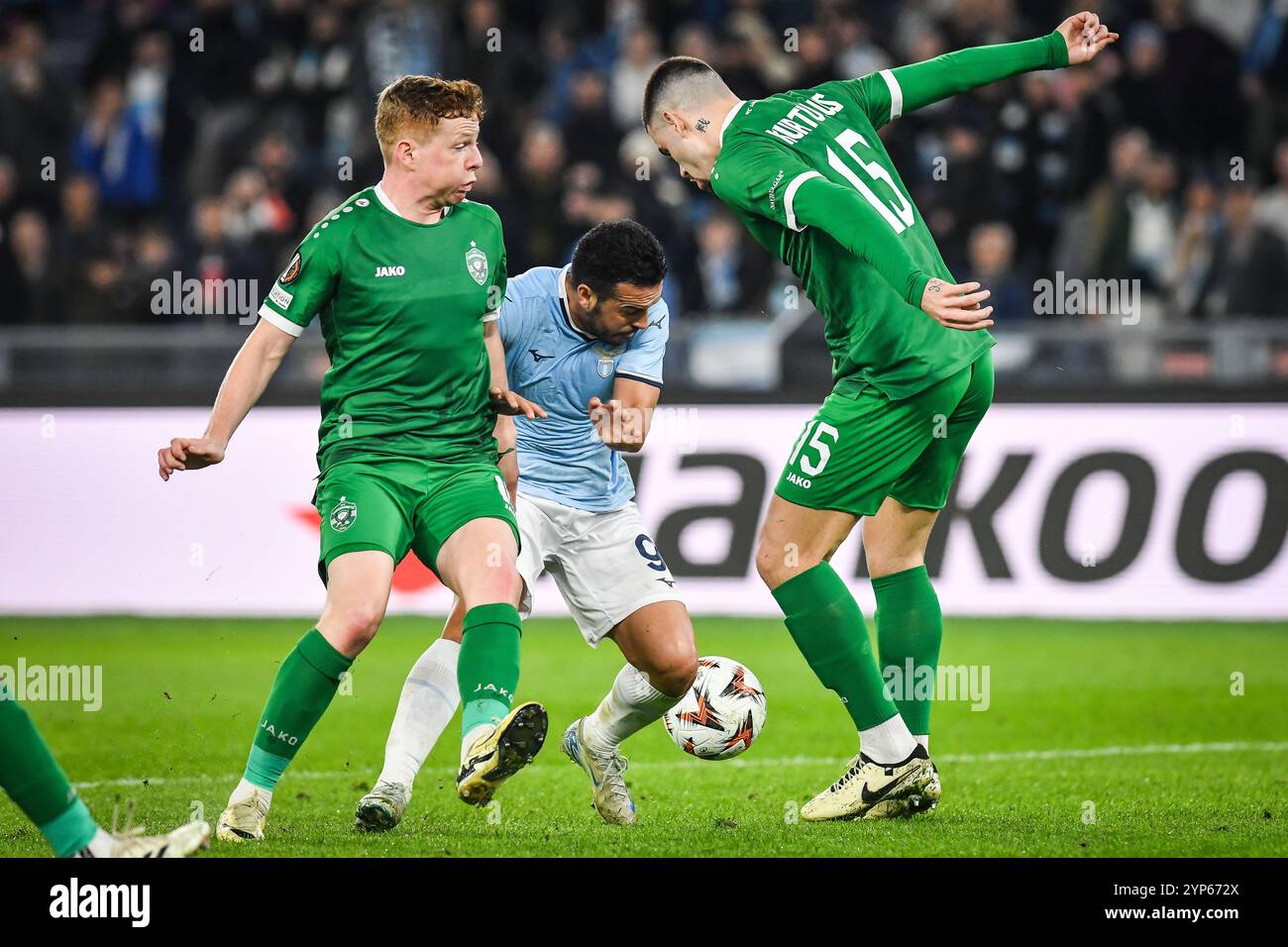 Roma, Italie. 28 novembre 2024. Aslak WITRY di Ludogorets Razgrad e Pedro ELIEZER RODRIGUEZ LEDESMA della Lazio Roma durante la partita di calcio UEFA Europa League, League Phase MD5 tra SS Lazio e PFK Ludogorets Razgrad il 28 novembre 2024 allo Stadio Olimpico di Roma - foto Matthieu Mirville (M Insabato)/DPPI Credit: DPPI Media/Alamy Live News Foto Stock