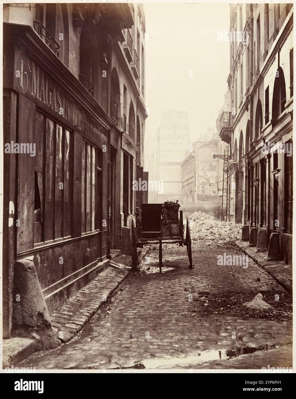 Rue Estienne, de la rue Boucher. Charles Marville. 1862-65. Stampa in argento con albume dal vetro negativo. Gli edifici nella foto sono stati sostituiti dalla Rue du Pont-Neuf. Foto Stock
