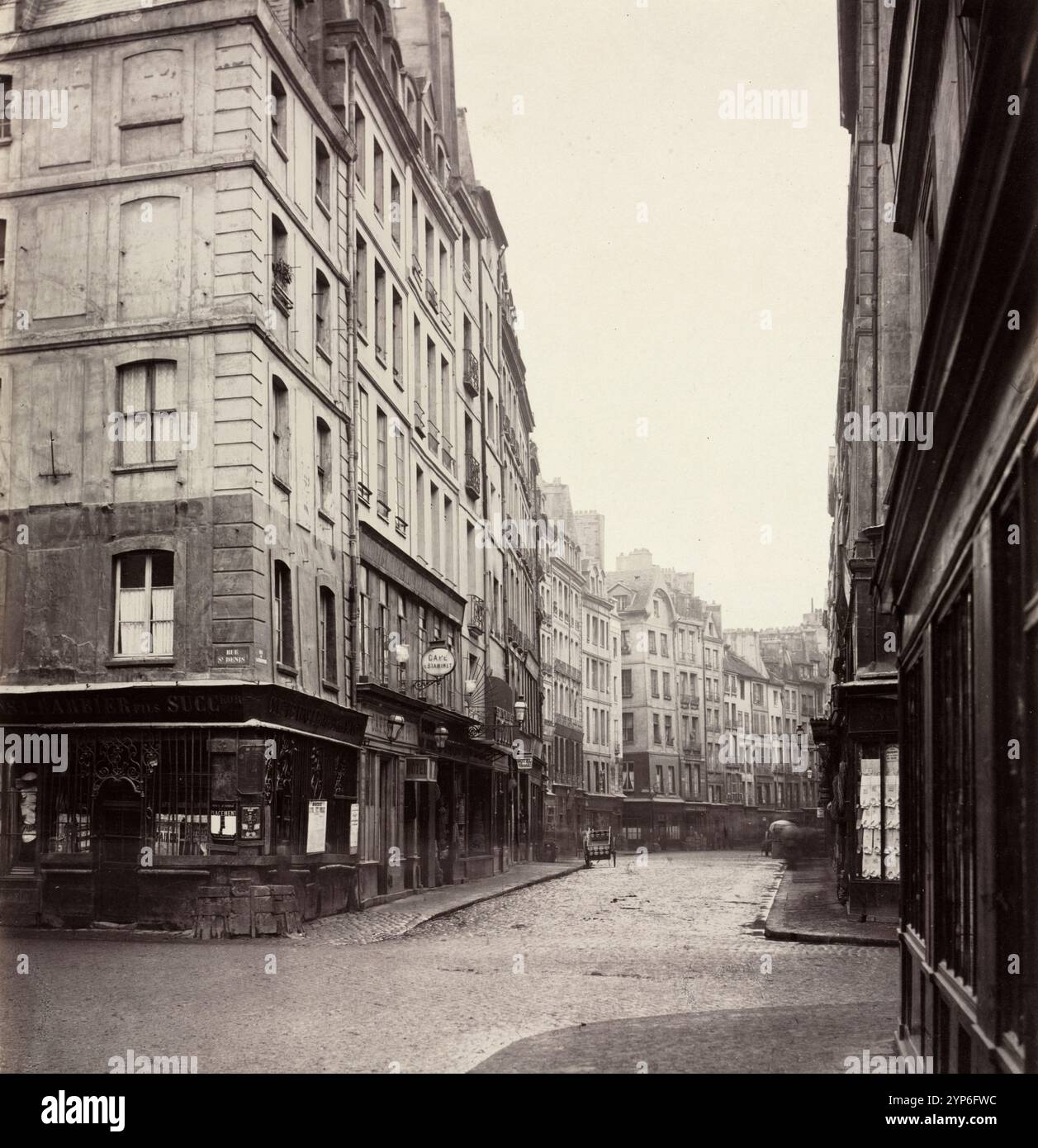 Rue de la Ferronnerie. Charles Marville. c. 1865. L'albumina viene stampata da collodion umido negativo. Foto Stock