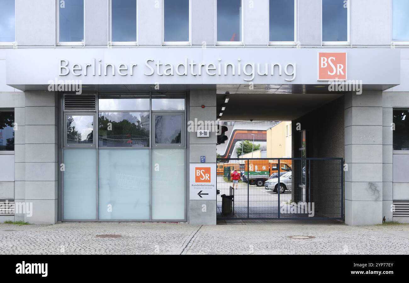 Berlino, Germania, 27 agosto 2021, ingresso alla BSR Regional Centre Muehlenstrasse a Friedrichshain, Europa Foto Stock