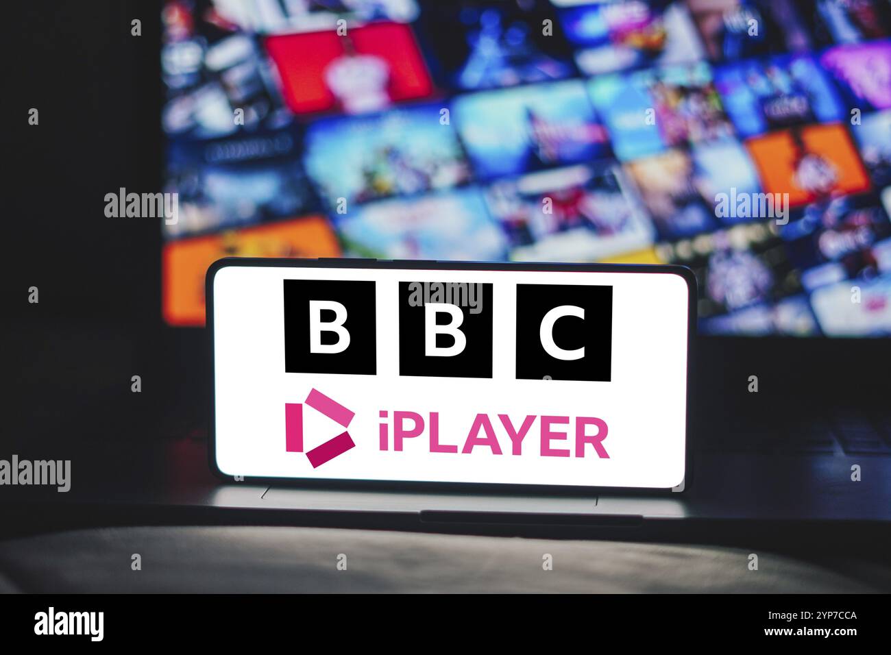 In questa immagine, il logo BBC iPlayer viene visualizzato sullo schermo di uno smartphone Foto Stock