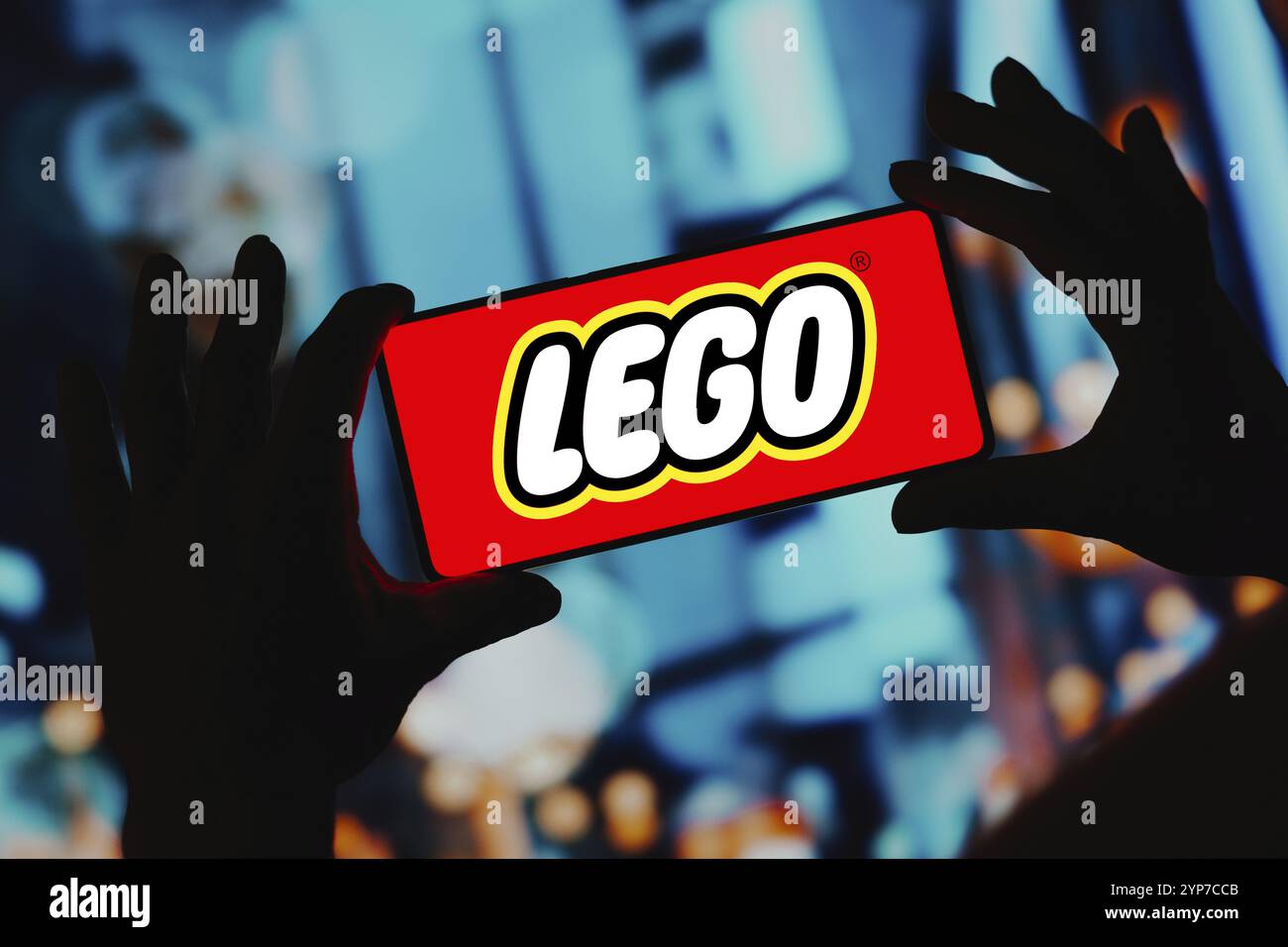 In questa immagine, il logo LEGO viene visualizzato sullo schermo di uno smartphone Foto Stock