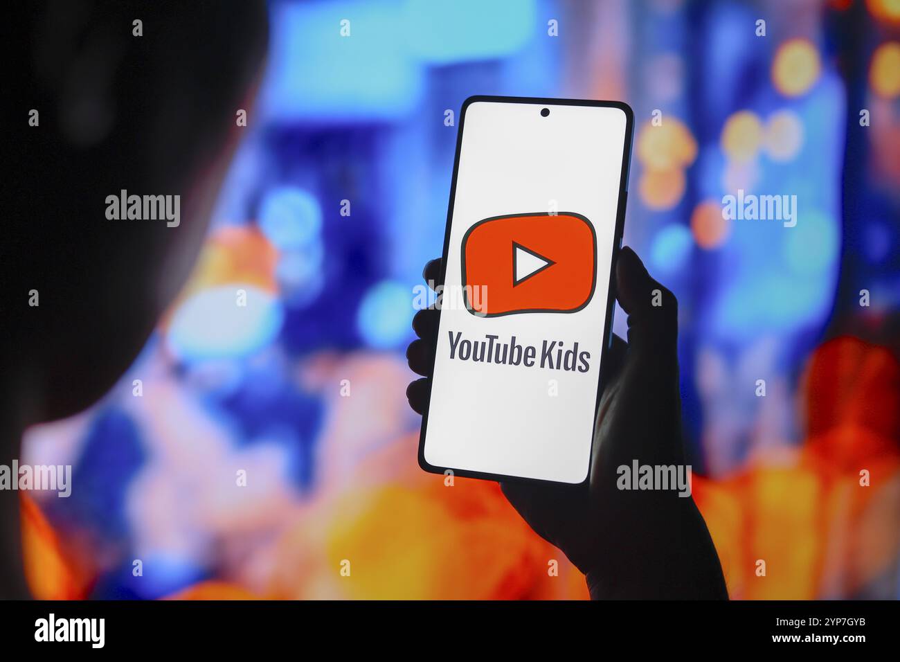 In questa immagine, il logo YouTube Kids viene visualizzato sullo schermo di uno smartphone Foto Stock