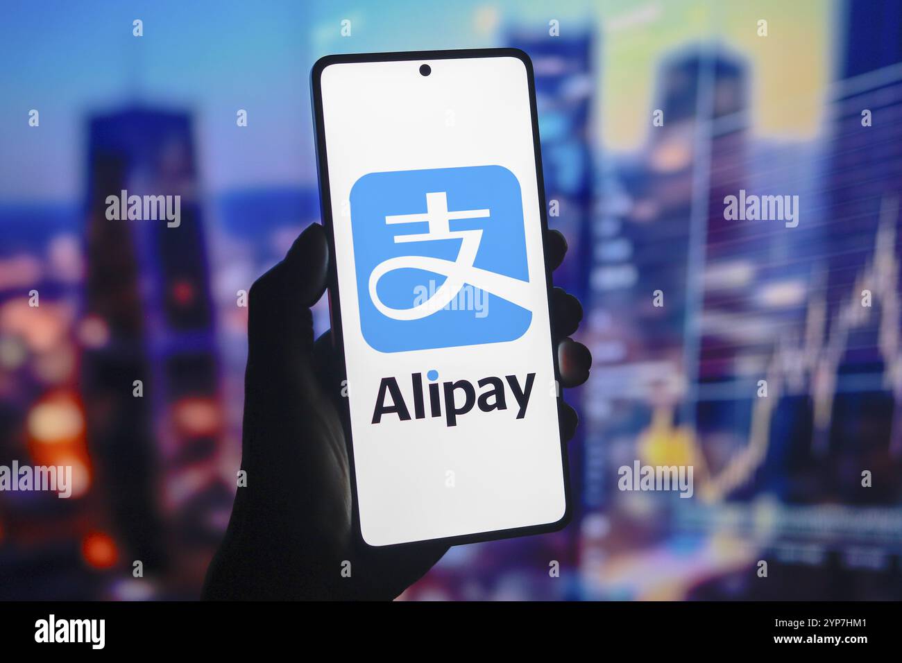 In questa immagine, il logo Alipay viene visualizzato sullo schermo di uno smartphone Foto Stock