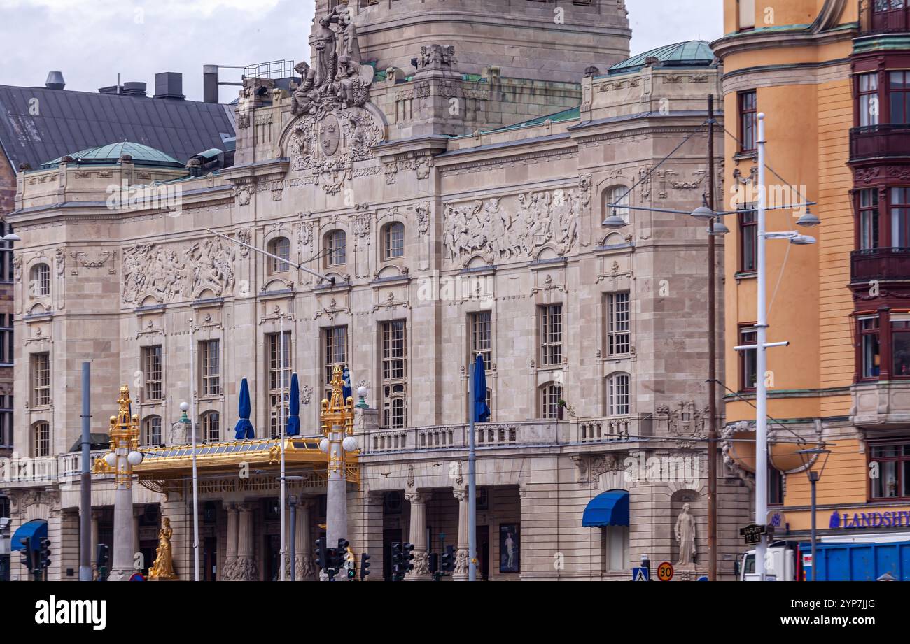 Stoccolma, Svezia 2025. Splendida vista di Stoccolma al tramonto e all'alba, bellissime vecchie case che si estendevano accanto ad essa in Svezia Foto Stock
