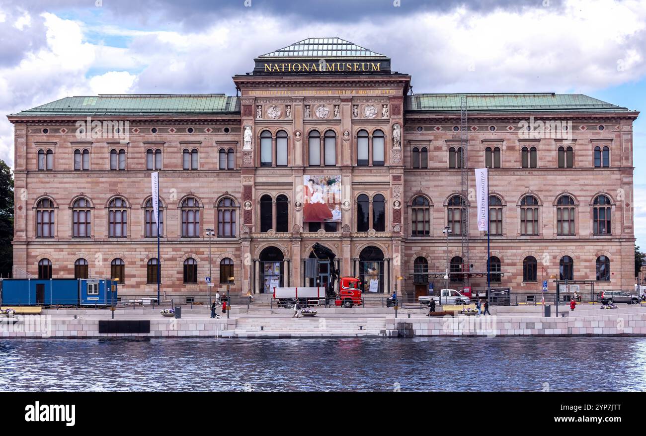 Stoccolma, Svezia 2025. Splendida vista di Stoccolma al tramonto e all'alba, bellissime vecchie case che si estendevano accanto ad essa in Svezia Foto Stock