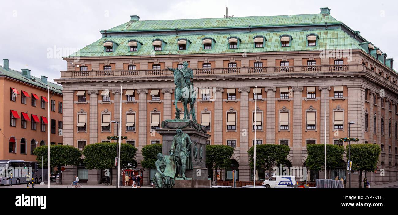 Stoccolma, Svezia 2025. Splendida vista di Stoccolma al tramonto e all'alba, bellissime vecchie case che si estendevano accanto ad essa in Svezia Foto Stock