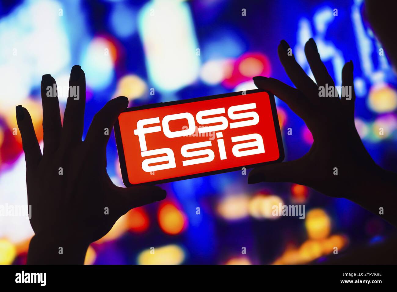 In questa immagine, il logo Fossasia viene visualizzato sullo schermo di uno smartphone Foto Stock