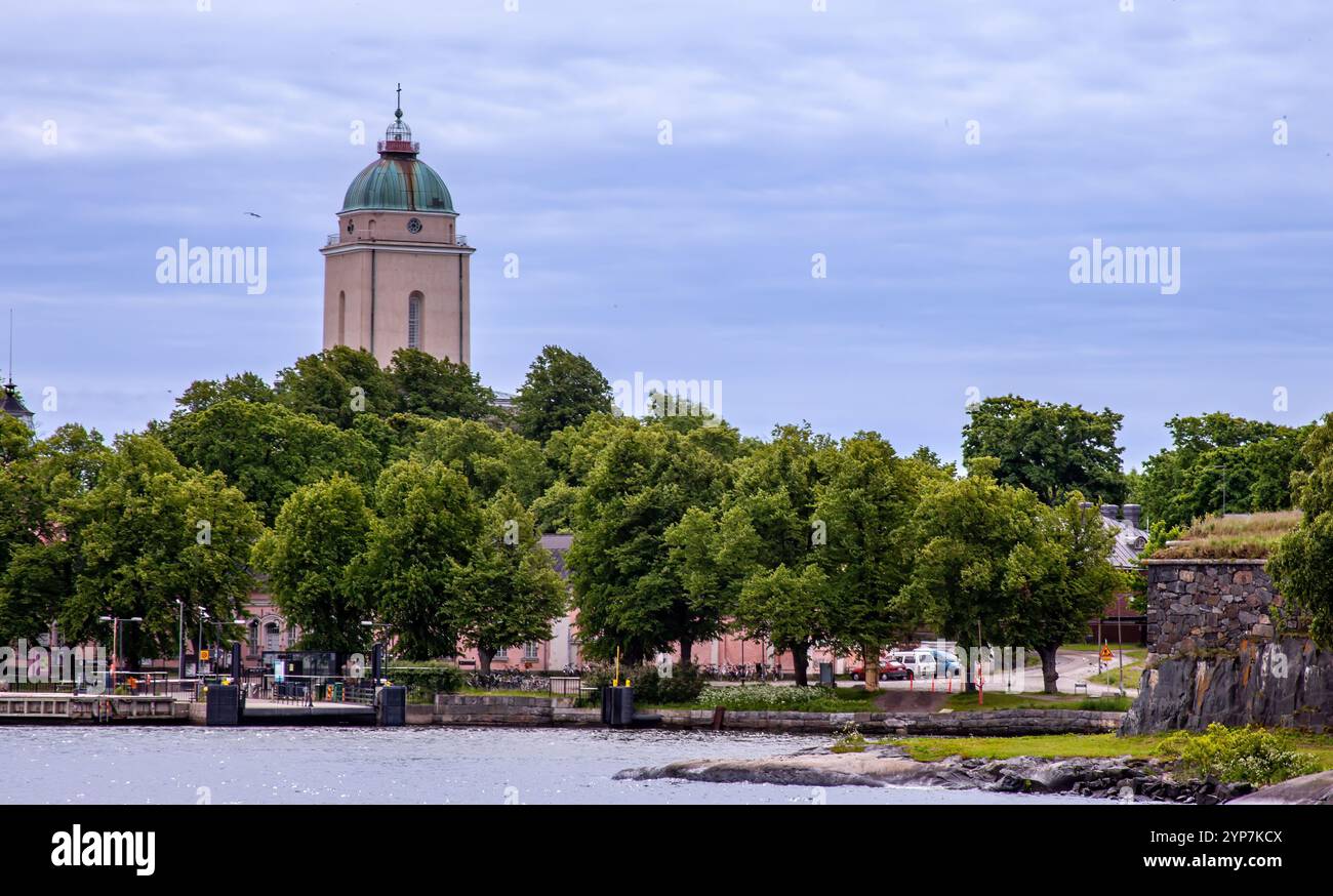 Helsinki, Finlandia 2025, splendido paesaggio urbano da Helsinki. Finlandia. Paesaggio urbano di Helsinki con la cattedrale di Helsinki e la piazza del mercato, Finlandia Foto Stock