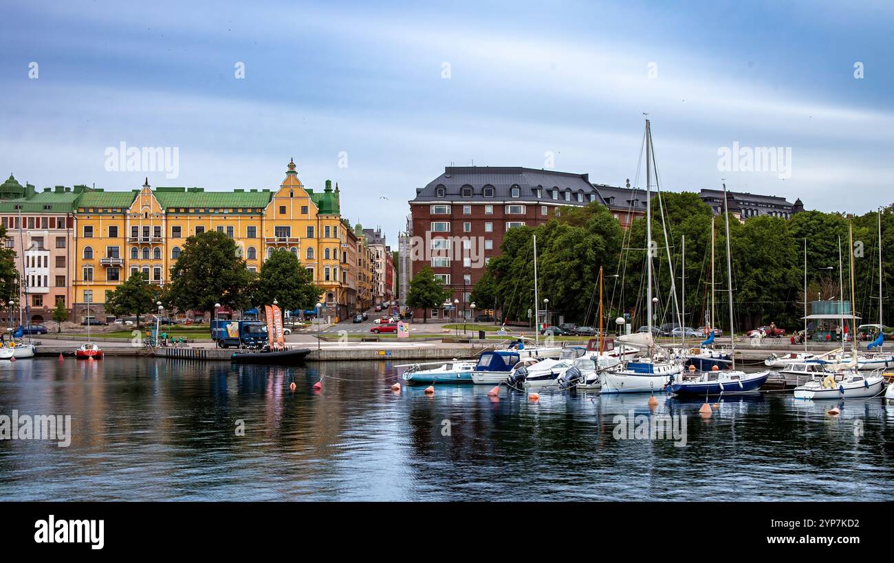 Helsinki, Finlandia 2025, splendido paesaggio urbano da Helsinki. Finlandia. Paesaggio urbano di Helsinki con la cattedrale di Helsinki e la piazza del mercato, Finlandia Foto Stock