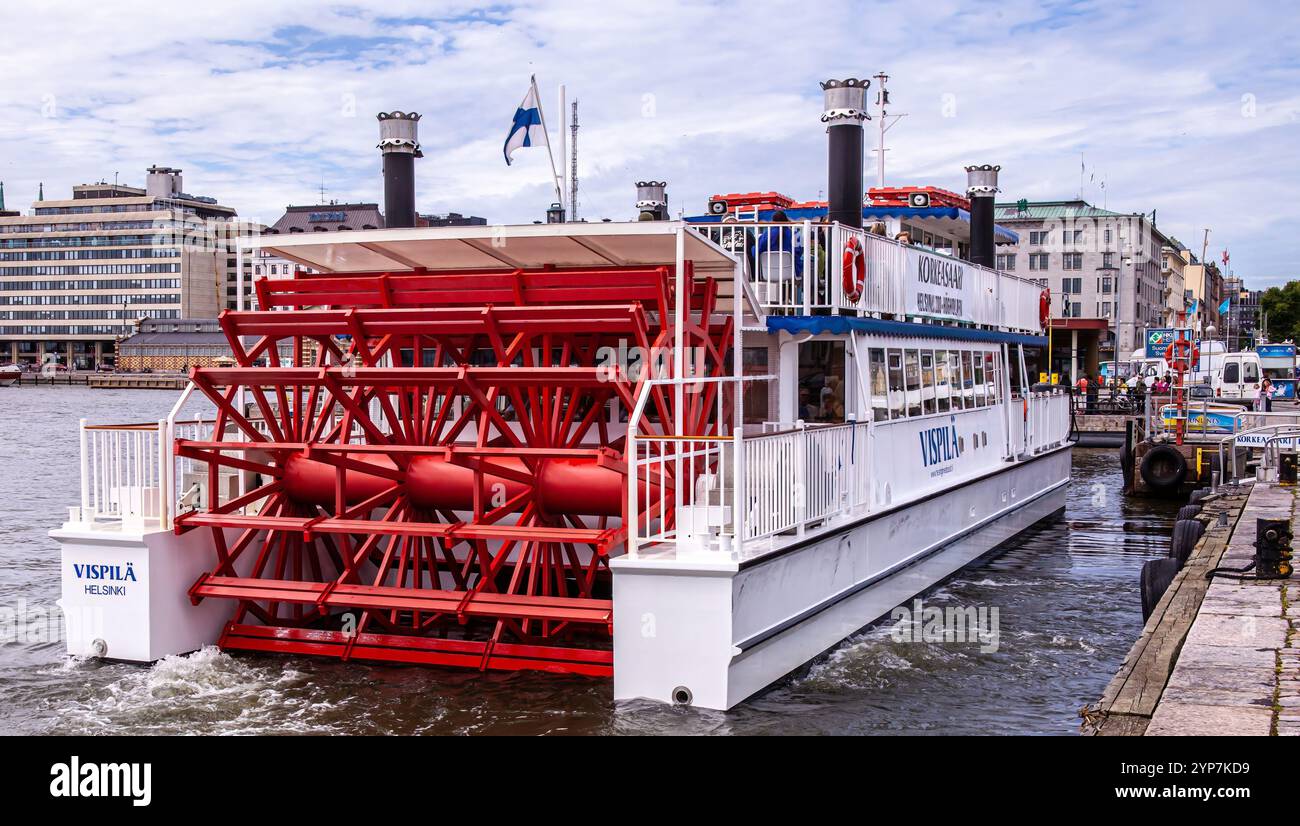 Helsinki, Finlandia 2025, splendido paesaggio urbano da Helsinki. Finlandia. Paesaggio urbano di Helsinki con la cattedrale di Helsinki e la piazza del mercato, Finlandia Foto Stock