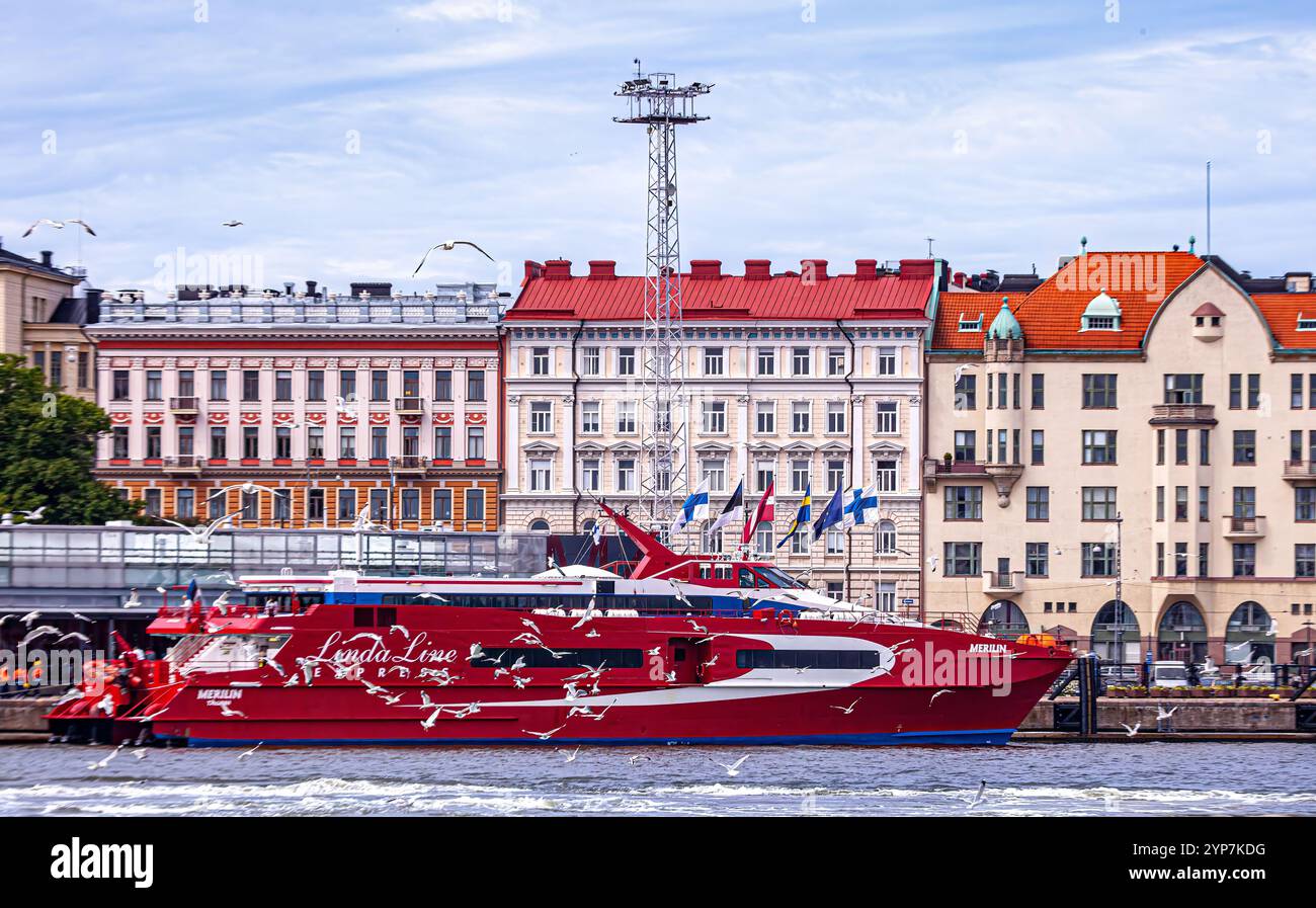 Helsinki, Finlandia 2025, splendido paesaggio urbano da Helsinki. Finlandia. Paesaggio urbano di Helsinki con la cattedrale di Helsinki e la piazza del mercato, Finlandia Foto Stock