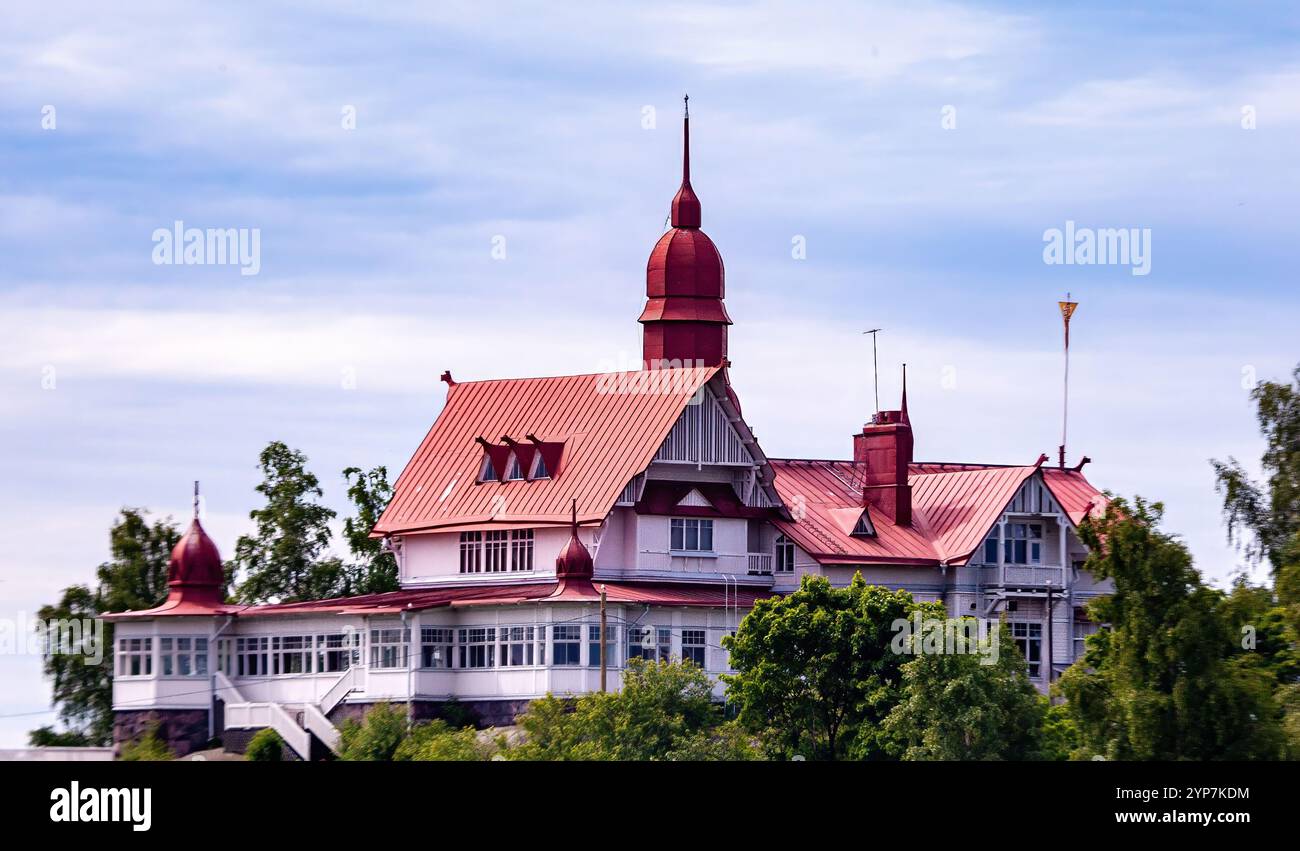 Helsinki, Finlandia 2025, splendido paesaggio urbano da Helsinki. Finlandia. Paesaggio urbano di Helsinki con la cattedrale di Helsinki e la piazza del mercato, Finlandia Foto Stock
