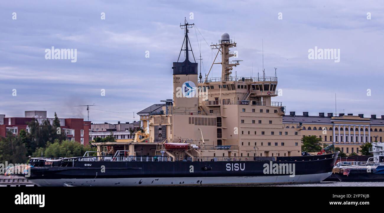 Helsinki, Finlandia 2025, splendido paesaggio urbano da Helsinki. Finlandia. Paesaggio urbano di Helsinki con la cattedrale di Helsinki e la piazza del mercato, Finlandia Foto Stock