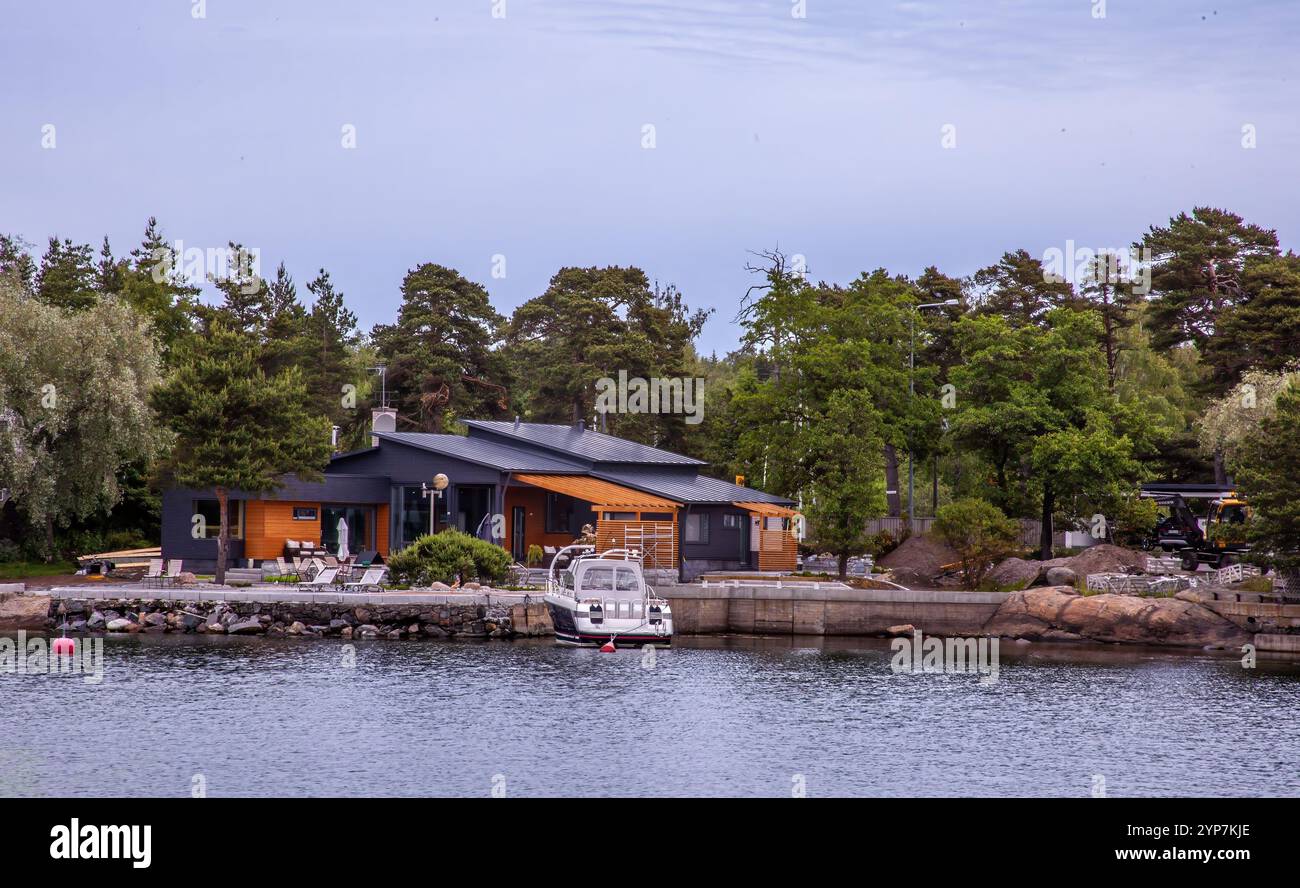 Helsinki, Finlandia 2025, splendido paesaggio urbano da Helsinki. Finlandia. Paesaggio urbano di Helsinki con la cattedrale di Helsinki e la piazza del mercato, Finlandia Foto Stock