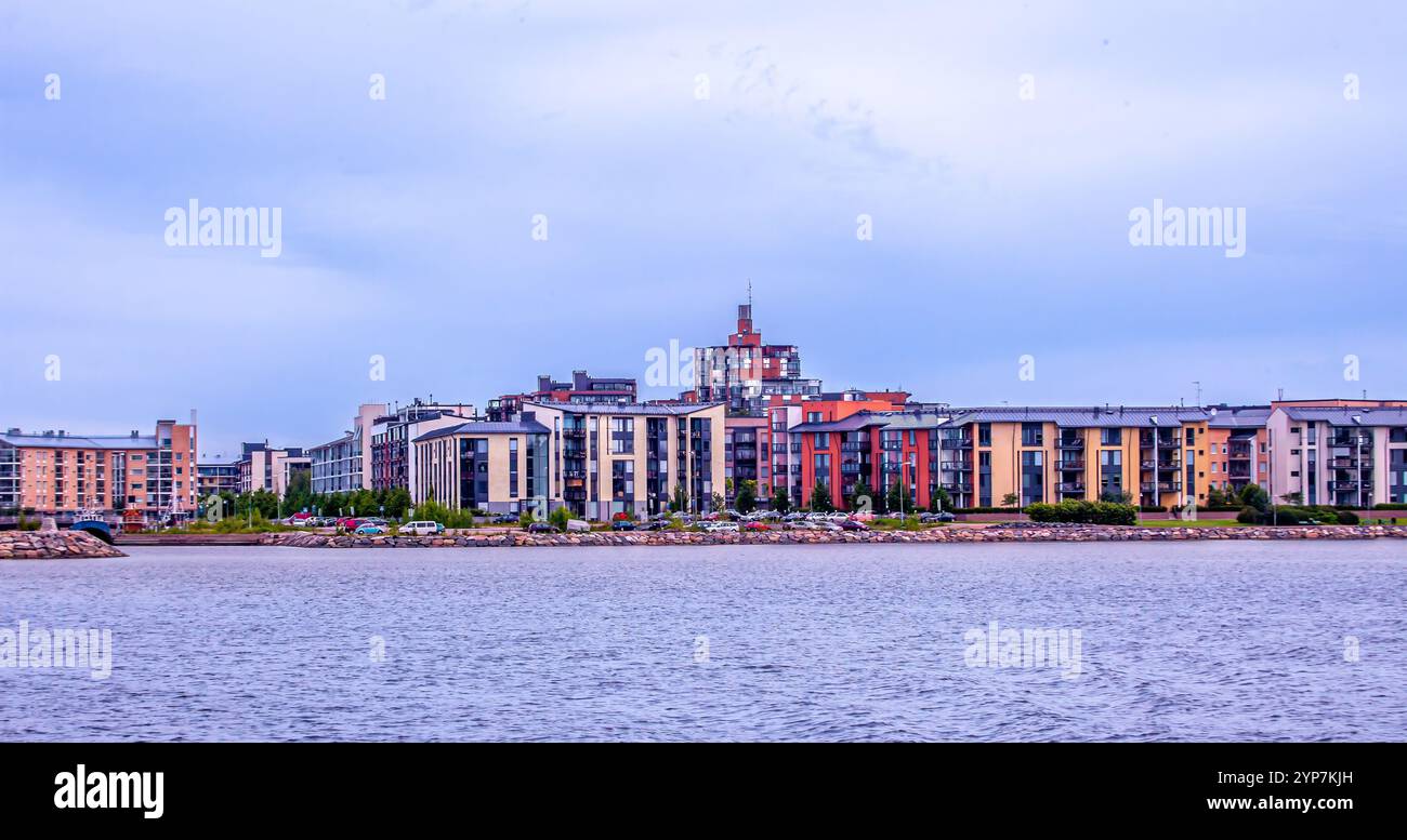 Helsinki, Finlandia 2025, splendido paesaggio urbano da Helsinki. Finlandia. Paesaggio urbano di Helsinki con la cattedrale di Helsinki e la piazza del mercato, Finlandia Foto Stock