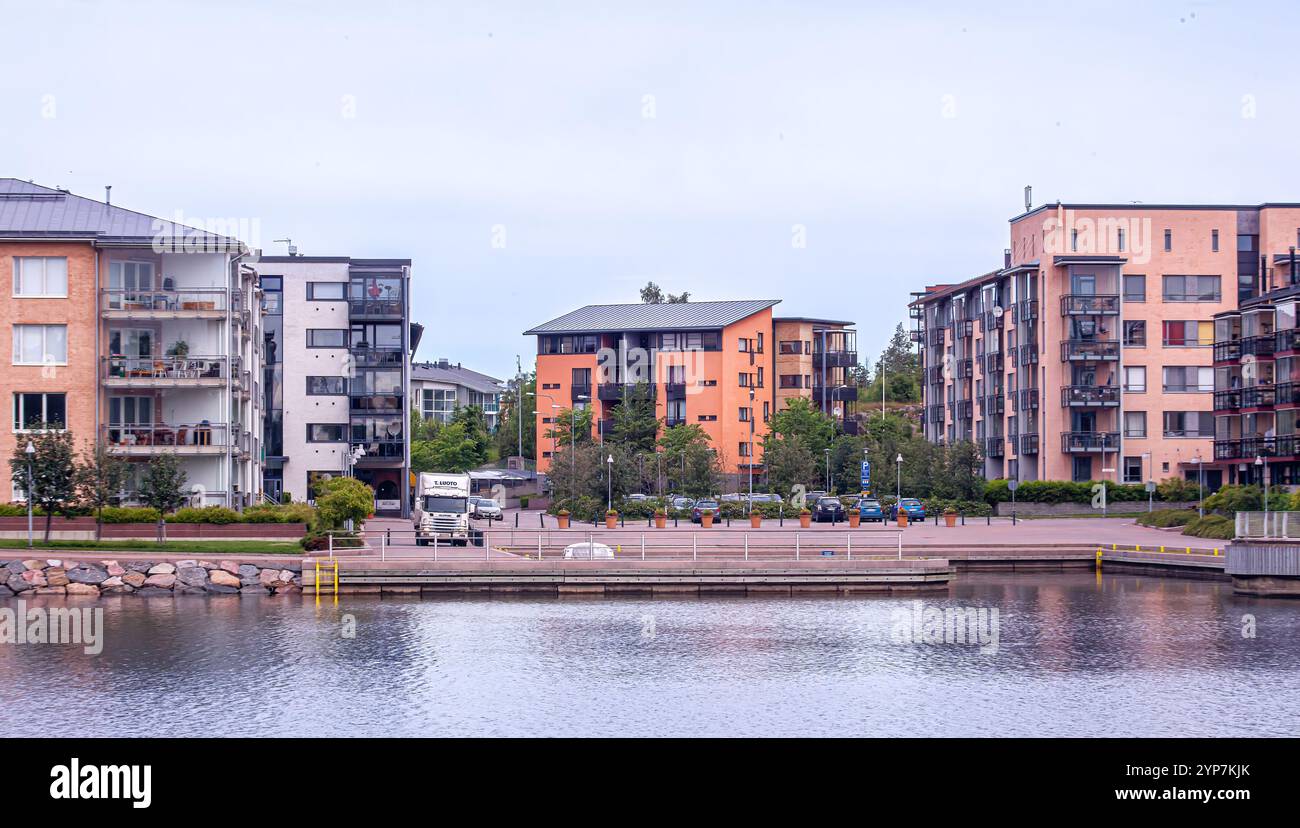 Helsinki, Finlandia 2025, splendido paesaggio urbano da Helsinki. Finlandia. Paesaggio urbano di Helsinki con la cattedrale di Helsinki e la piazza del mercato, Finlandia Foto Stock