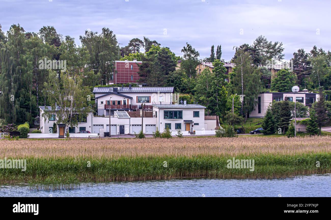Helsinki, Finlandia 2025, splendido paesaggio urbano da Helsinki. Finlandia. Paesaggio urbano di Helsinki con la cattedrale di Helsinki e la piazza del mercato, Finlandia Foto Stock