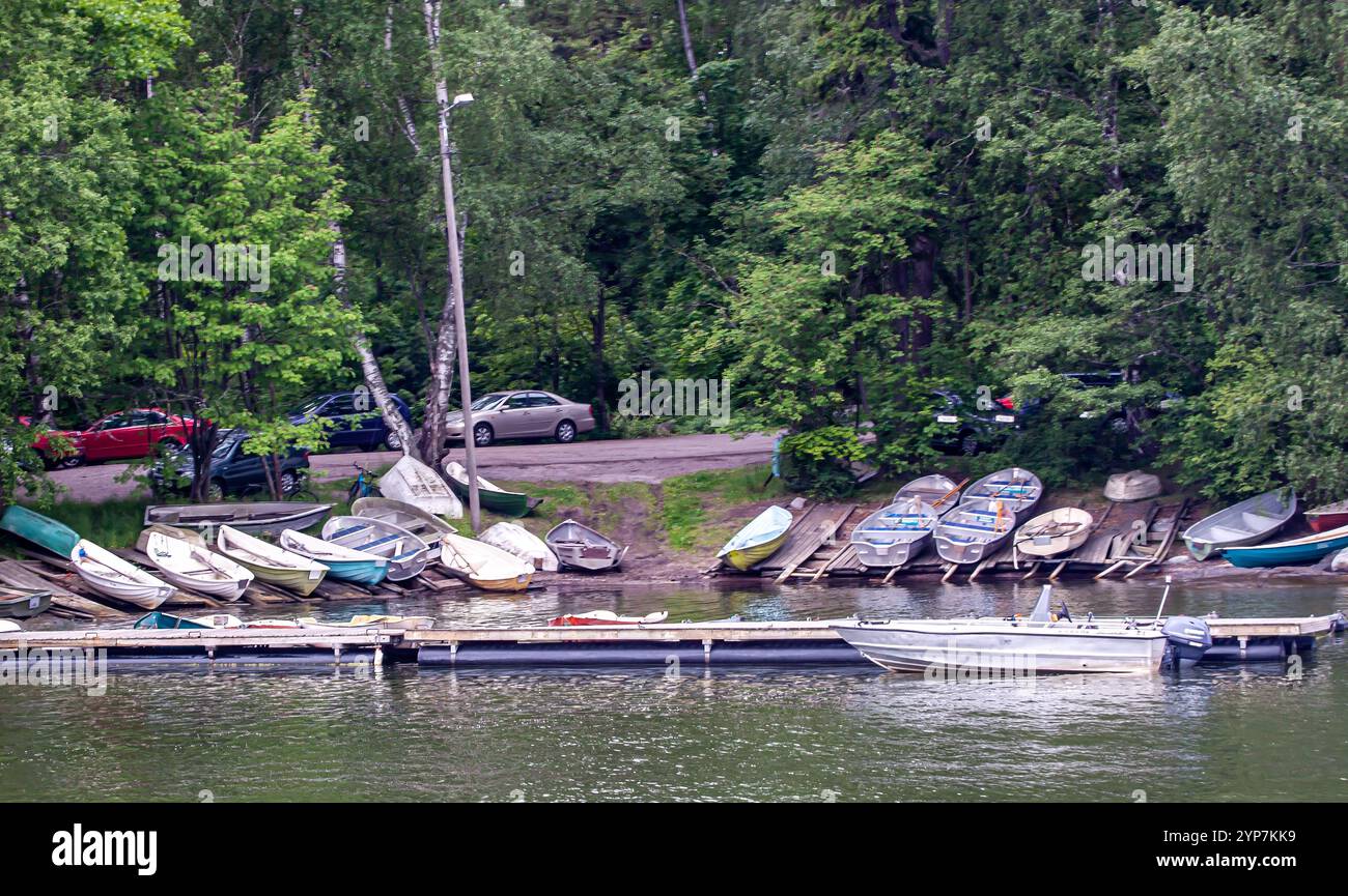 Helsinki, Finlandia 2025, splendido paesaggio urbano da Helsinki. Finlandia. Paesaggio urbano di Helsinki con la cattedrale di Helsinki e la piazza del mercato, Finlandia Foto Stock