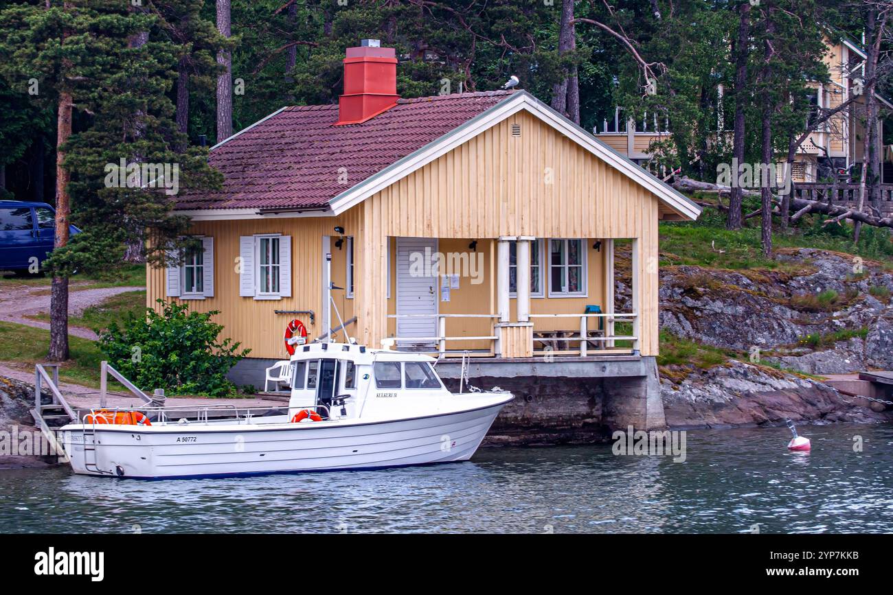Helsinki, Finlandia 2025, splendido paesaggio urbano da Helsinki. Finlandia. Paesaggio urbano di Helsinki con la cattedrale di Helsinki e la piazza del mercato, Finlandia Foto Stock