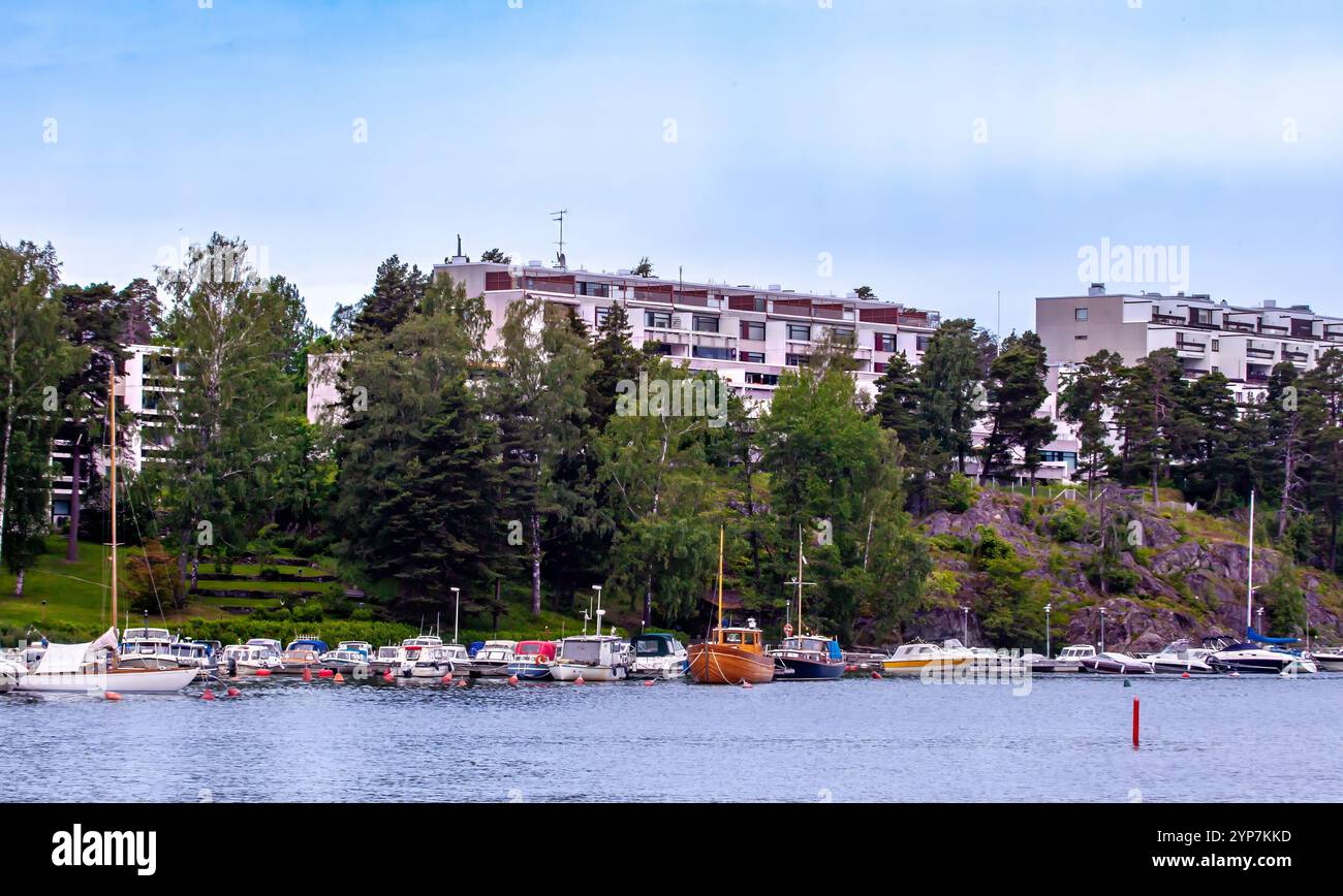 Helsinki, Finlandia 2025, splendido paesaggio urbano da Helsinki. Finlandia. Paesaggio urbano di Helsinki con la cattedrale di Helsinki e la piazza del mercato, Finlandia Foto Stock