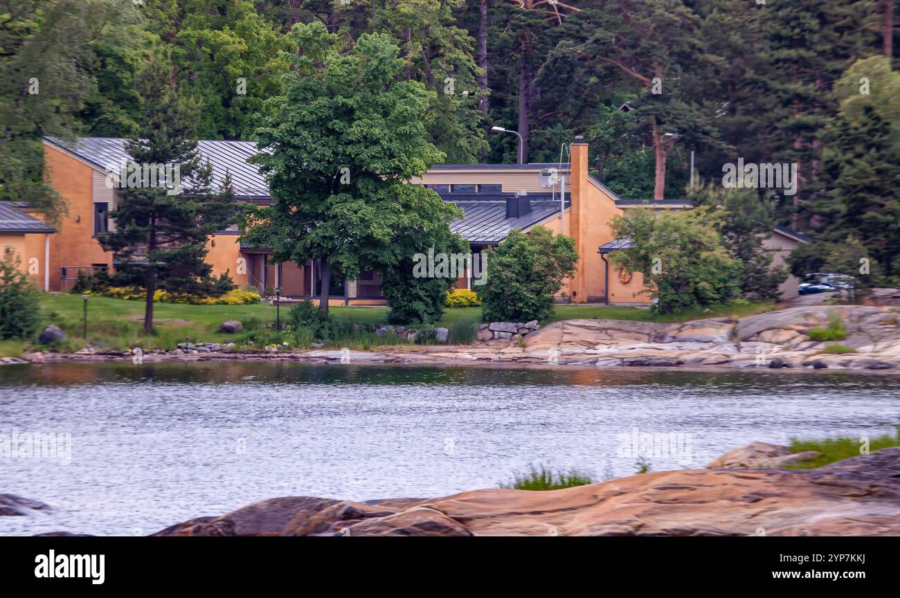 Helsinki, Finlandia 2025, splendido paesaggio urbano da Helsinki. Finlandia. Paesaggio urbano di Helsinki con la cattedrale di Helsinki e la piazza del mercato, Finlandia Foto Stock