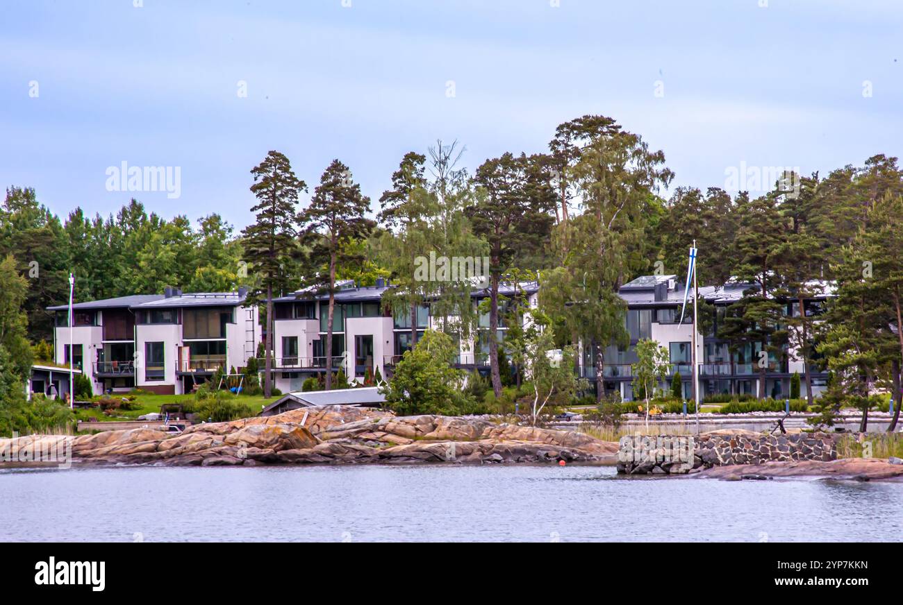 Helsinki, Finlandia 2025, splendido paesaggio urbano da Helsinki. Finlandia. Paesaggio urbano di Helsinki con la cattedrale di Helsinki e la piazza del mercato, Finlandia Foto Stock