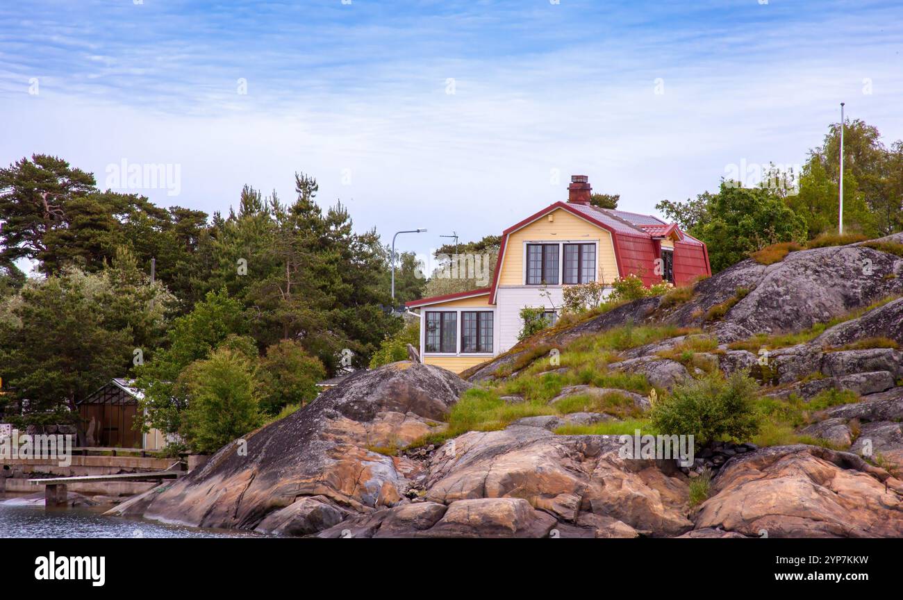 Helsinki, Finlandia 2025, splendido paesaggio urbano da Helsinki. Finlandia. Paesaggio urbano di Helsinki con la cattedrale di Helsinki e la piazza del mercato, Finlandia Foto Stock