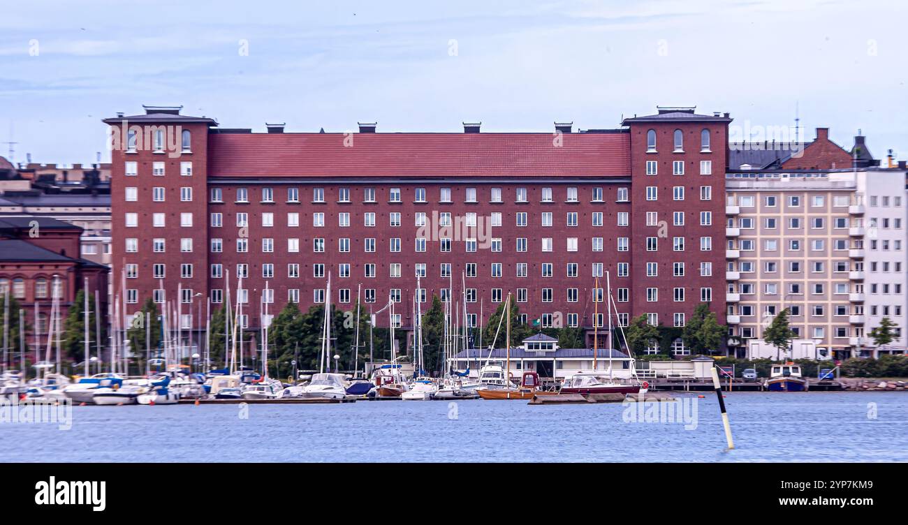 Helsinki, Finlandia 2025, splendido paesaggio urbano da Helsinki. Finlandia. Paesaggio urbano di Helsinki con la cattedrale di Helsinki e la piazza del mercato, Finlandia Foto Stock