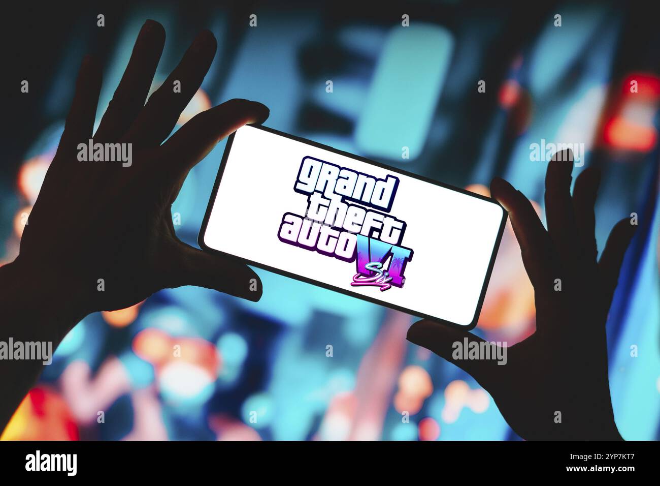 In questa immagine, il logo Grand Theft Auto vi (GTA 6) viene visualizzato sullo schermo di uno smartphone Foto Stock