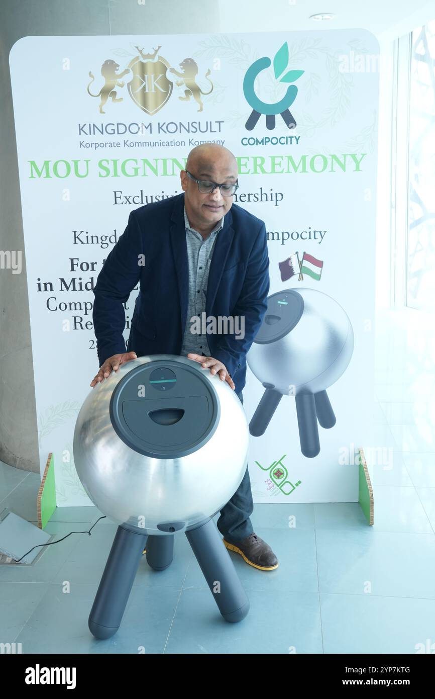 Catina Aghayan, CEO di Kingdom Konsult, e Emese Pancsa, CEO di Compocity, durante l'innovativa soluzione di riciclaggio per il carbone e l'ambiente Foto Stock