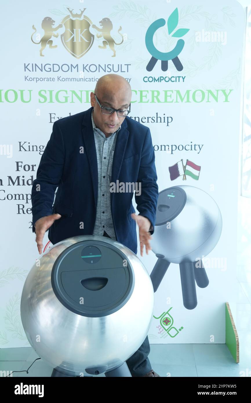 Catina Aghayan, CEO di Kingdom Konsult, e Emese Pancsa, CEO di Compocity, durante l'innovativa soluzione di riciclaggio per il carbone e l'ambiente Foto Stock