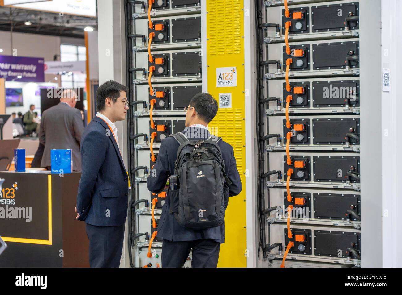 Smart Storage, moduli di stoccaggio dell'energia elettrica alla fiera Solar Solutions Düsseldorf, oltre 250 espositori internazionali presentano prodotti e servizi Foto Stock