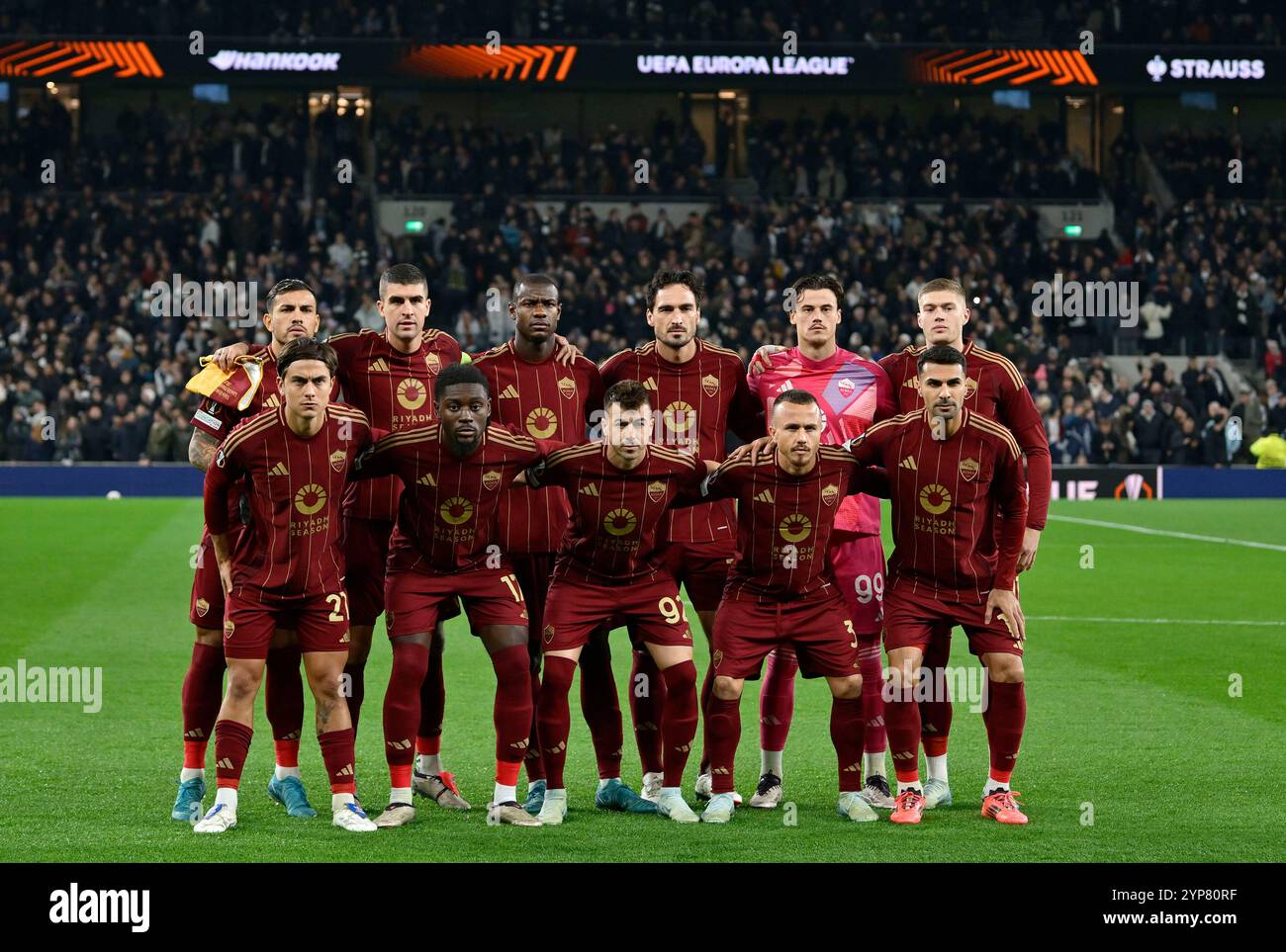 Londra, Regno Unito. 28 ottobre 2024. La squadra rom si è schierata durante il Tottenham Hotspur V COME Roma UEFA Europa Conference League Matchday 4 allo stadio Tottenham Hotspur di Londra. Questa immagine è SOLO per USO EDITORIALE. Licenza richiesta da Football DataCo per qualsiasi altro utilizzo. Crediti: MARTIN DALTON/Alamy Live News Foto Stock