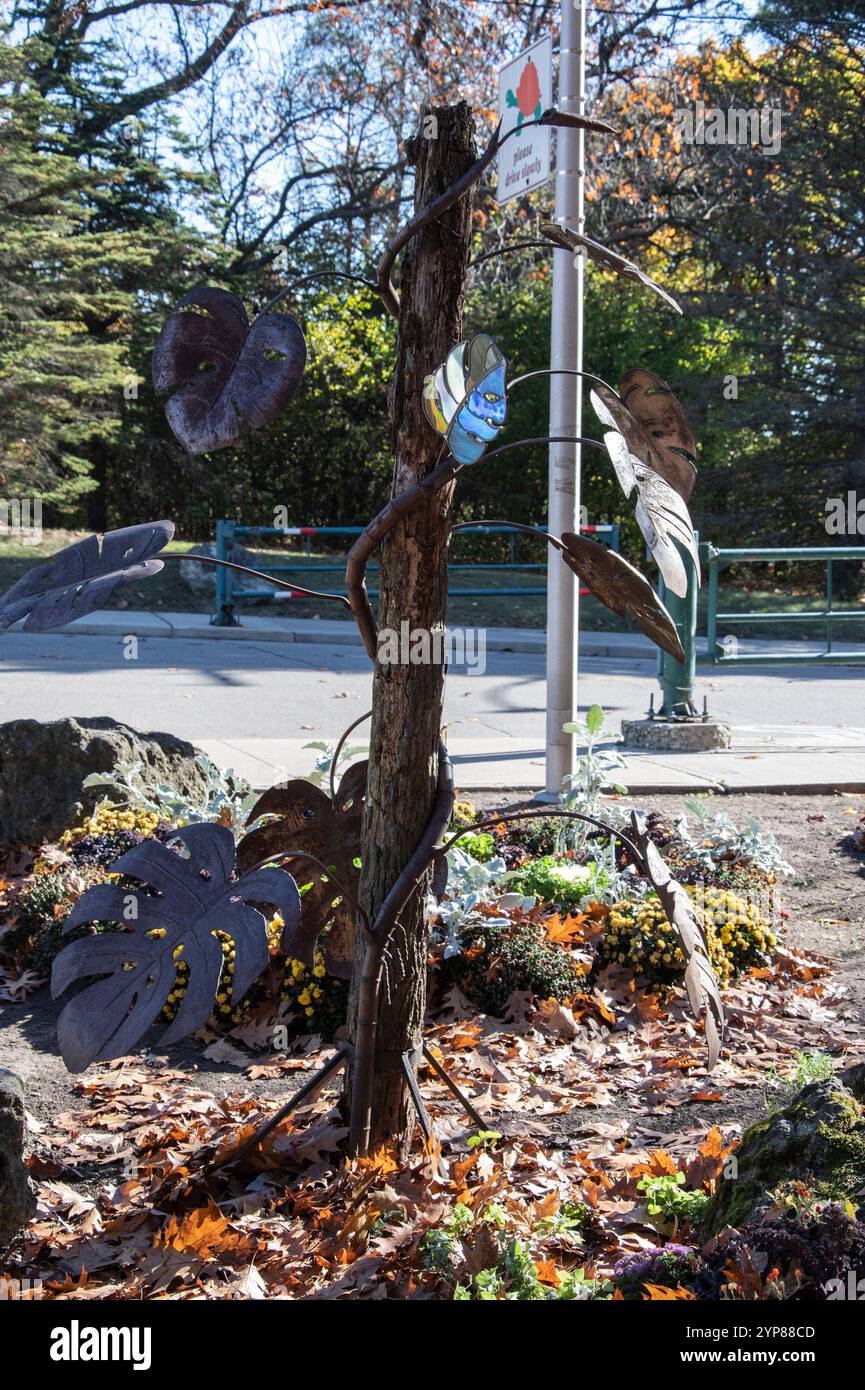 Scultura di piante Arc-tech a High Park in Bloor Street West a Toronto, Ontario, Canada Foto Stock