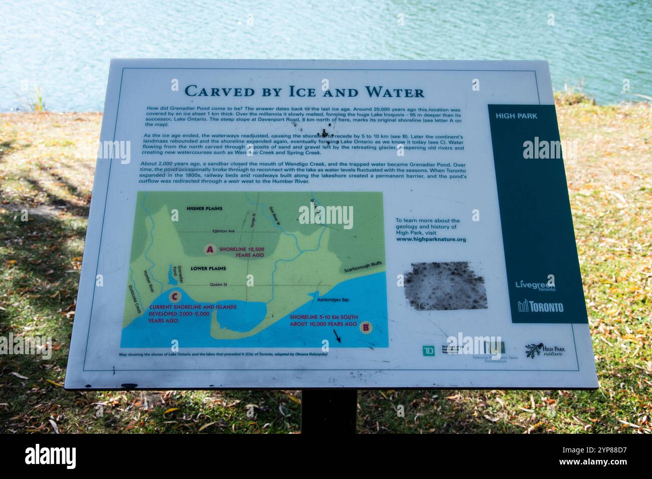 Cartello informativo sulla geologia e la storia del laghetto di Grenadier a High Park su Bloor Street West a Toronto, Ontario, Canada Foto Stock