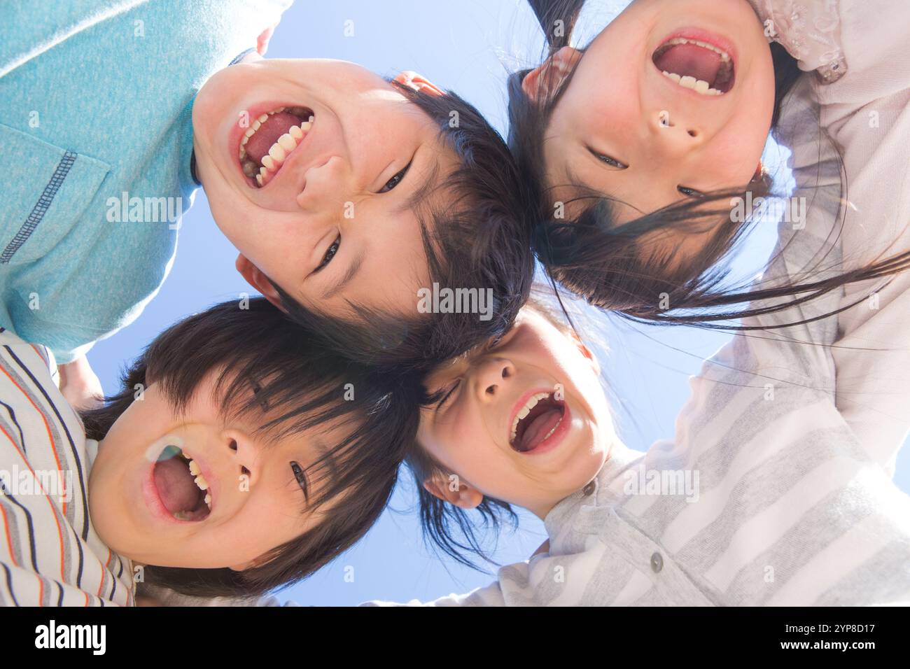 Scuole primarie bambini in cerchio Foto Stock