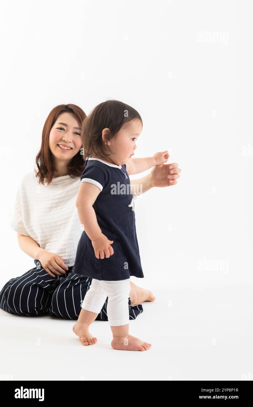 I genitori a giocare con il bambino Foto Stock