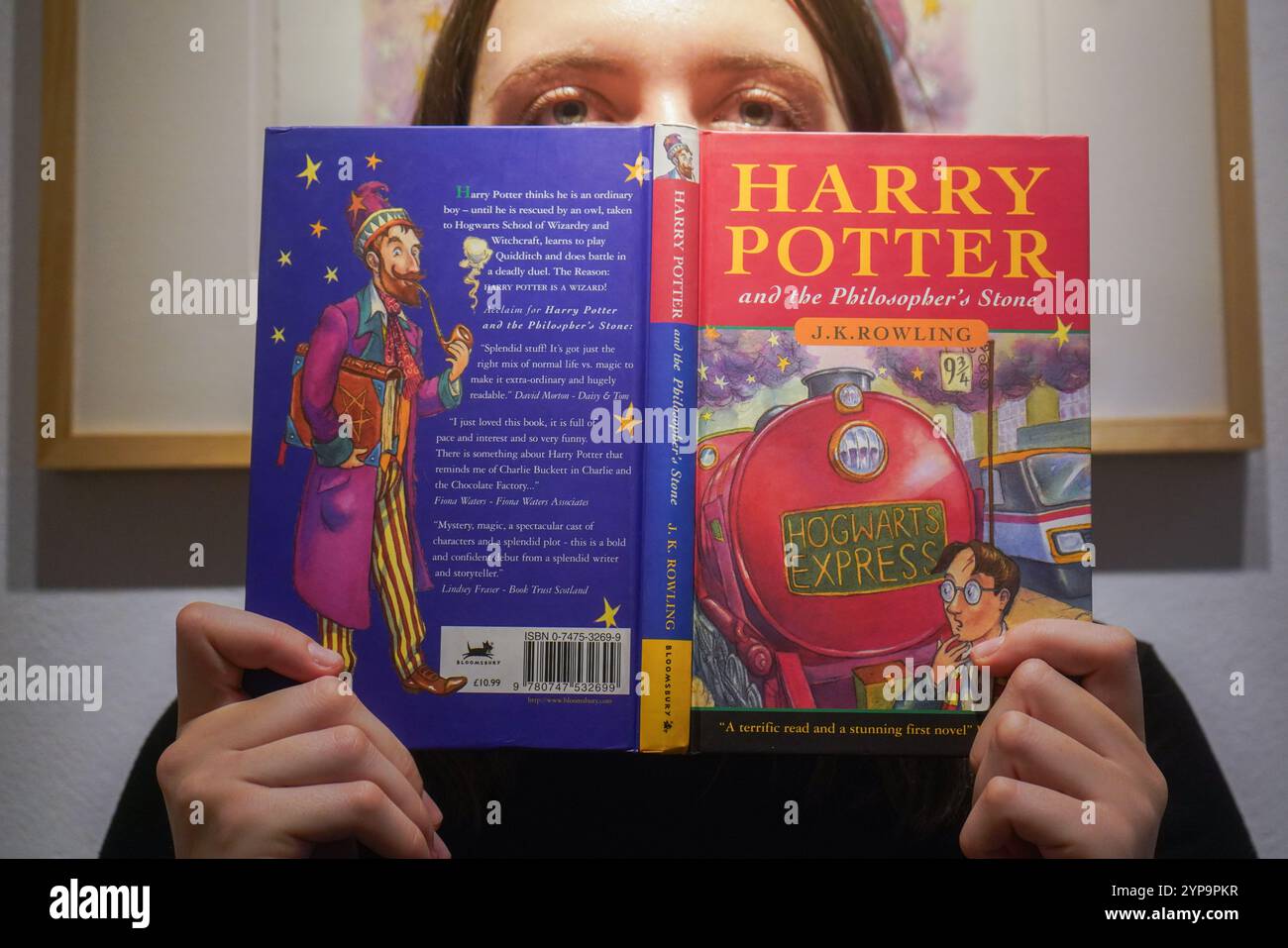 Londra, Regno Unito. 29 novembre 2024 Harry Potter and the Philosopher's Stone J.K. Rowling. Stima: GBP 80.000 - GBP 120.000. Anteprima dei saldi fantascienza e fantasy di Christie da Christie's.. I saldi online si svolgono dal 28 novembre al 12 dicembre. Credit.Amer Ghazzal/Alamy Live News Foto Stock