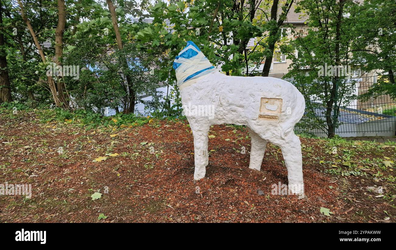 Scultura di asino decapitato che si trova sul sentiero ciclistico e escursionistico «Rheinischer Esel», Head scomparso, Germania, Renania settentrionale-Vestfalia, Ruhr area, WIT Foto Stock