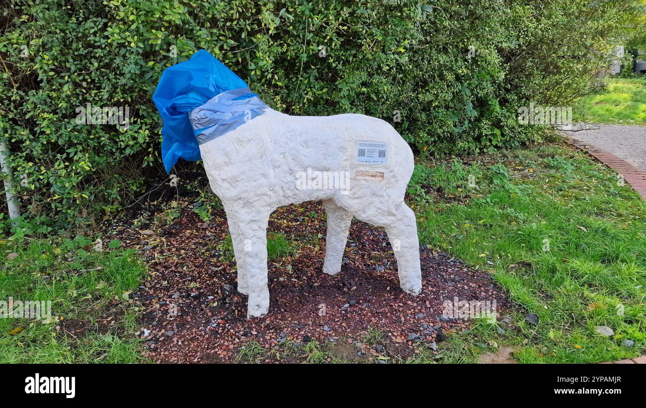 Scultura di asino decapitato che si trova sul sentiero ciclistico e escursionistico «Rheinischer Esel», Head scomparso, Germania, Renania settentrionale-Vestfalia, Ruhr area, WIT Foto Stock
