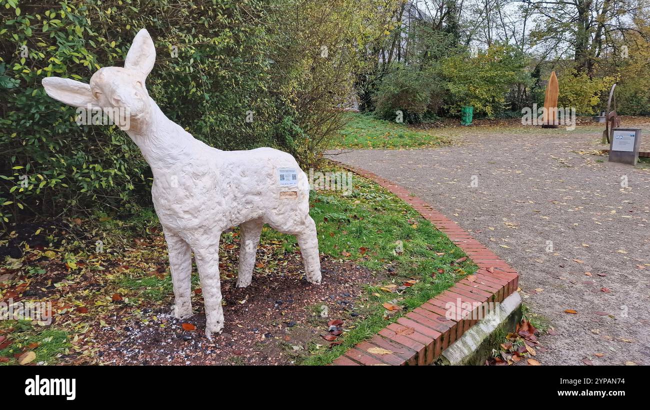 Scultura di asino sul sentiero ciclistico e escursionistico «Rheinischer Esel», vista laterale, Germania, Renania settentrionale-Vestfalia, Ruhr area, Witten Foto Stock