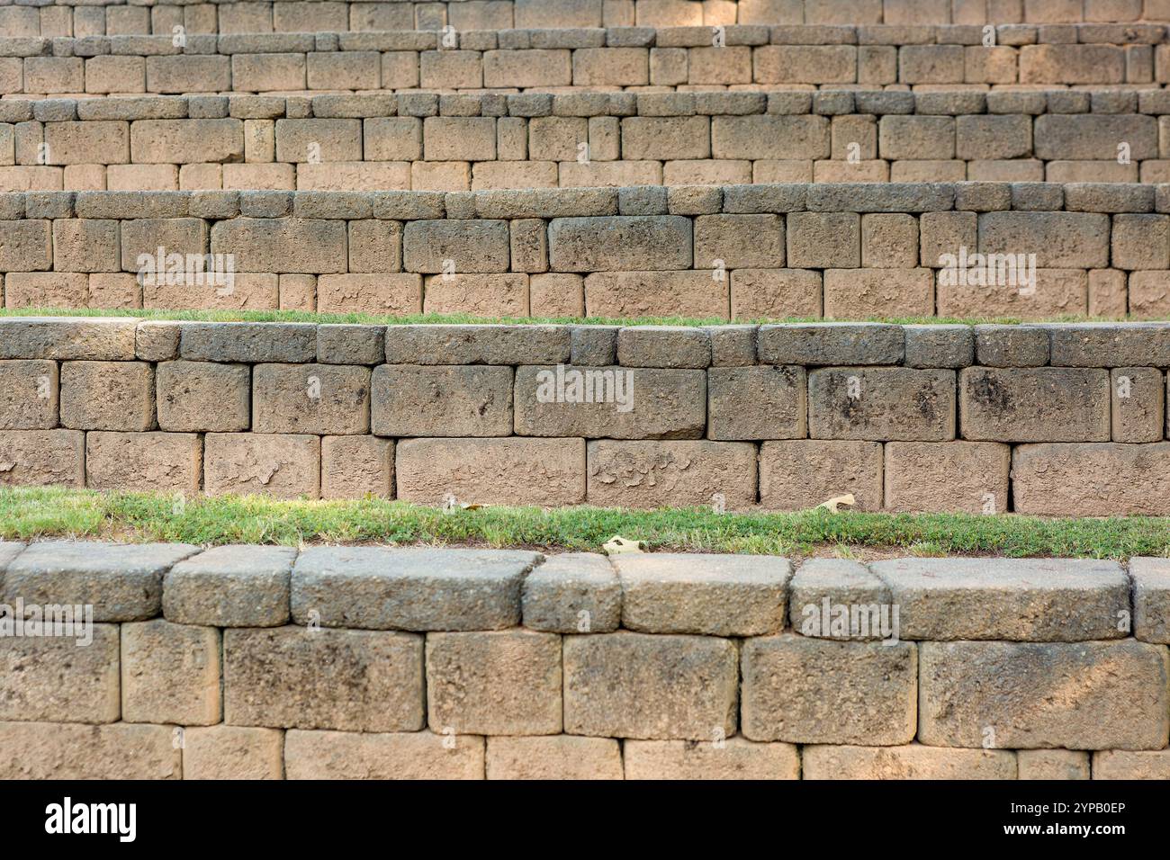 Area salotto dell'anfiteatro sullo sfondo con gradini in pietra e Scenic Open-Air Design Foto Stock