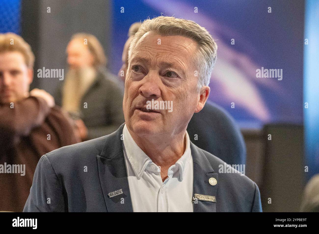 29.11.2024, Eishockey: DEB, Pressekonferenz WM-Vorbereitung 2025, Laenderspiel Deutschland - USA, im PSD Bank Dome a Duesseldorf. Harold Kreis (Eishockey Nationalmannschaft, allenatore) im Gespraech. Wichtiger Hinweis: Gemaess den Vorgaben der DFL Deutsche Fussball Liga bzw. Des DFB Deutscher Fussball-Bund ist es untersagt, in dem Stadion und/oder vom Spiel angefertigte Fotoaufnahmen in forma von Sequenzbildern und/oder videoaehnlichen Fotostrecken zu verwerten bzw. verwerten zu lassen. Foto: Kirchner-Media/TH Foto Stock