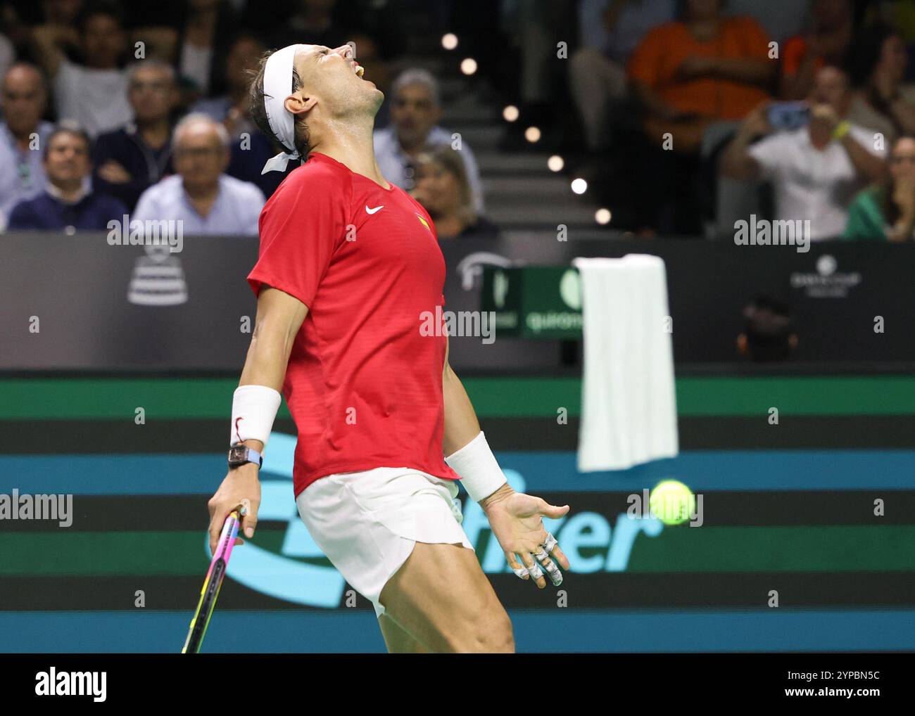 Il tennista spagnolo Rafael Nadal reagisce alle finali di Coppa Davis 2024, Palacio de Deportes Jos Mar’a Mart’n Carpena, Malaga, Spagna, Foto Stock